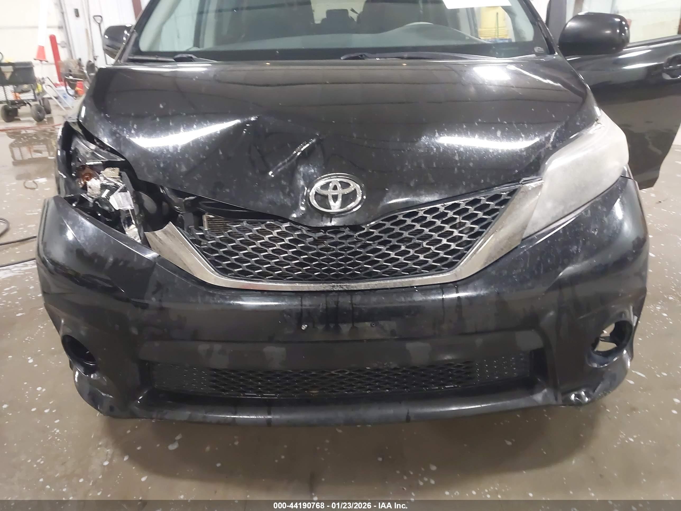 2012 Toyota Sienna Se 8 Passenger Black vin: 5TDXK3DC7CS261318
