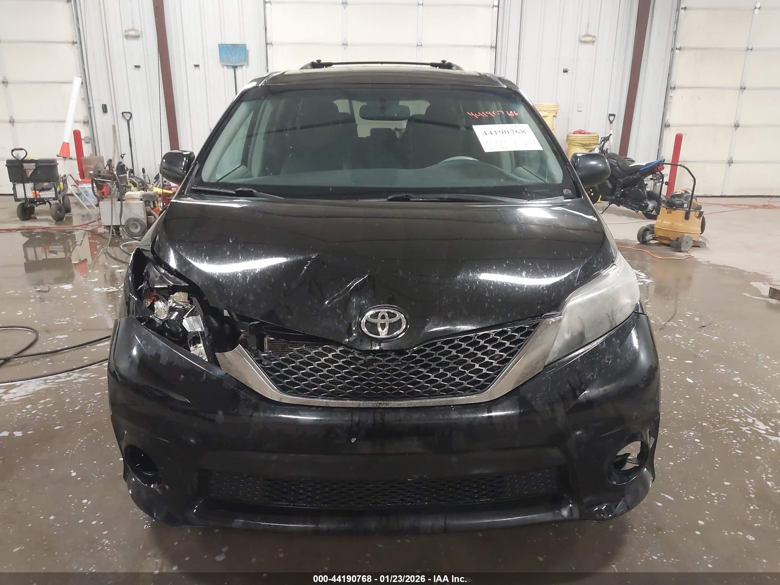 2012 Toyota Sienna Se 8 Passenger Black vin: 5TDXK3DC7CS261318