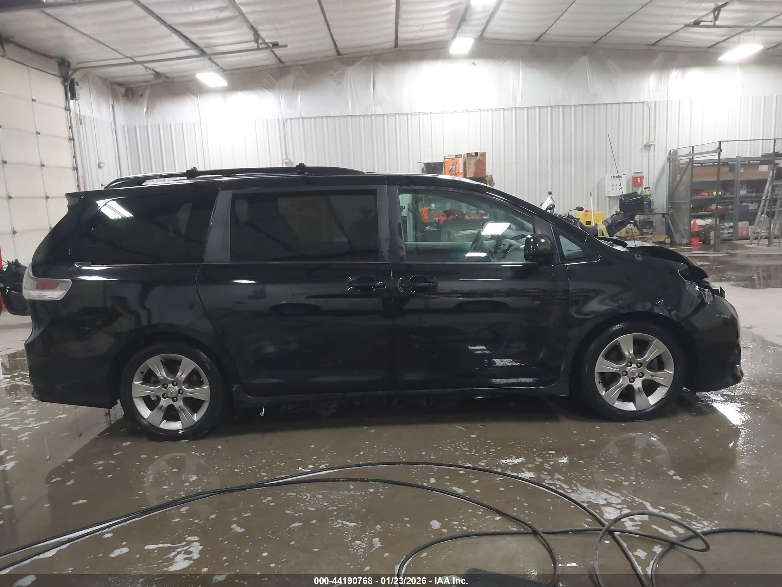 2012 Toyota Sienna Se 8 Passenger Black vin: 5TDXK3DC7CS261318