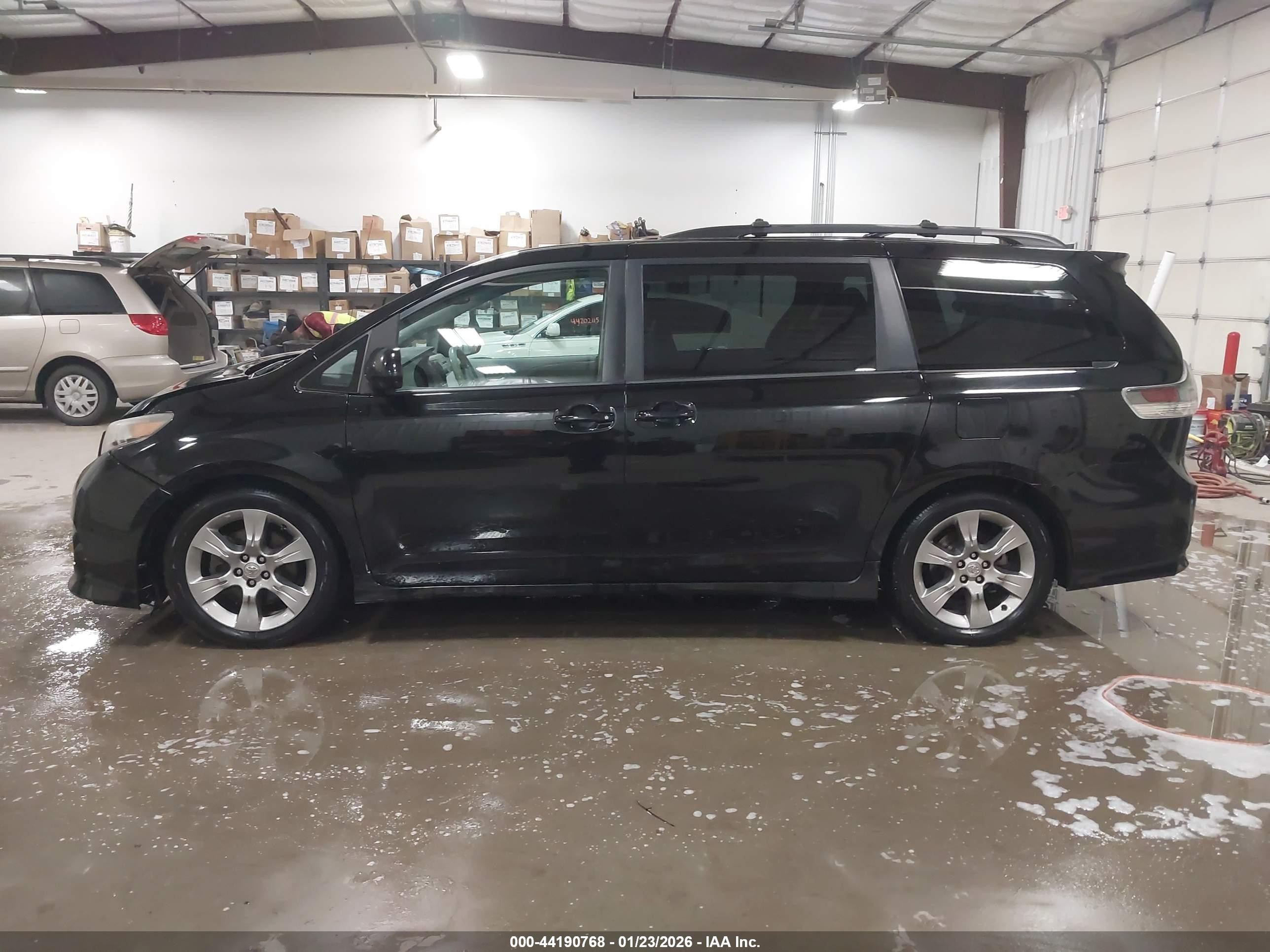 2012 Toyota Sienna Se 8 Passenger Black vin: 5TDXK3DC7CS261318