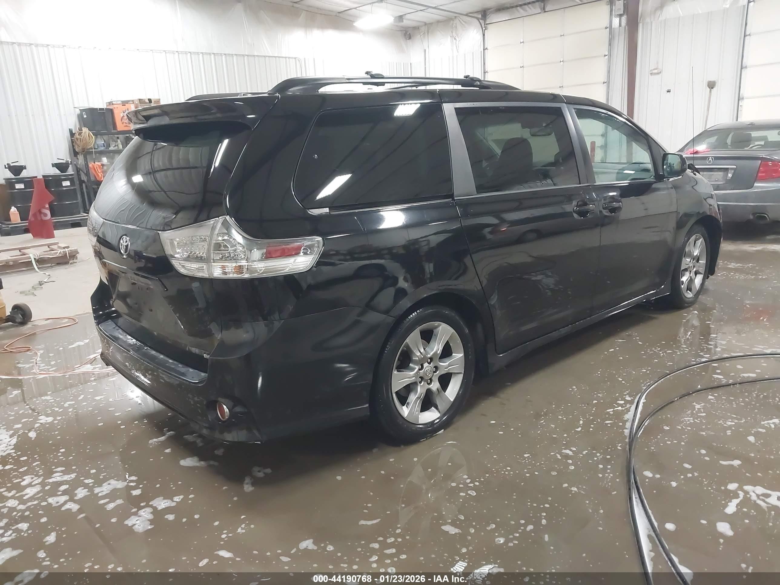 2012 Toyota Sienna Se 8 Passenger Black vin: 5TDXK3DC7CS261318