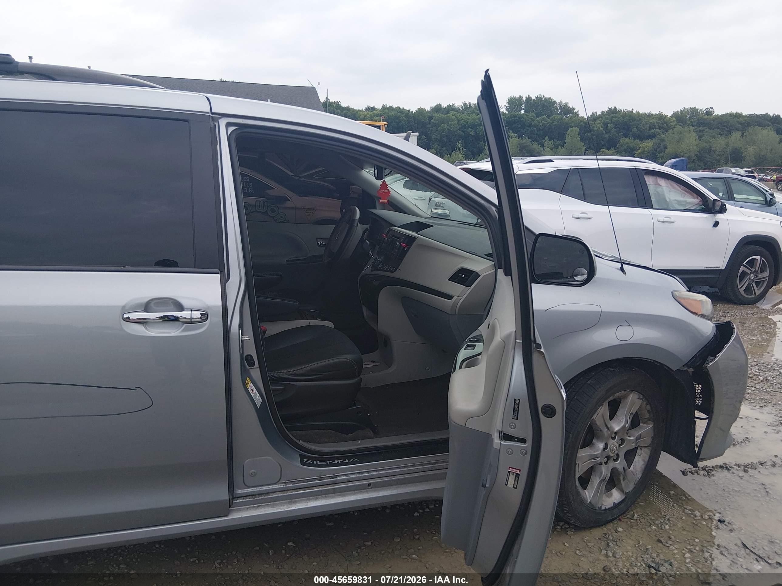 2013 Toyota Sienna Se 8 Passenger Gray vin: 5TDXK3DC7DS373909
