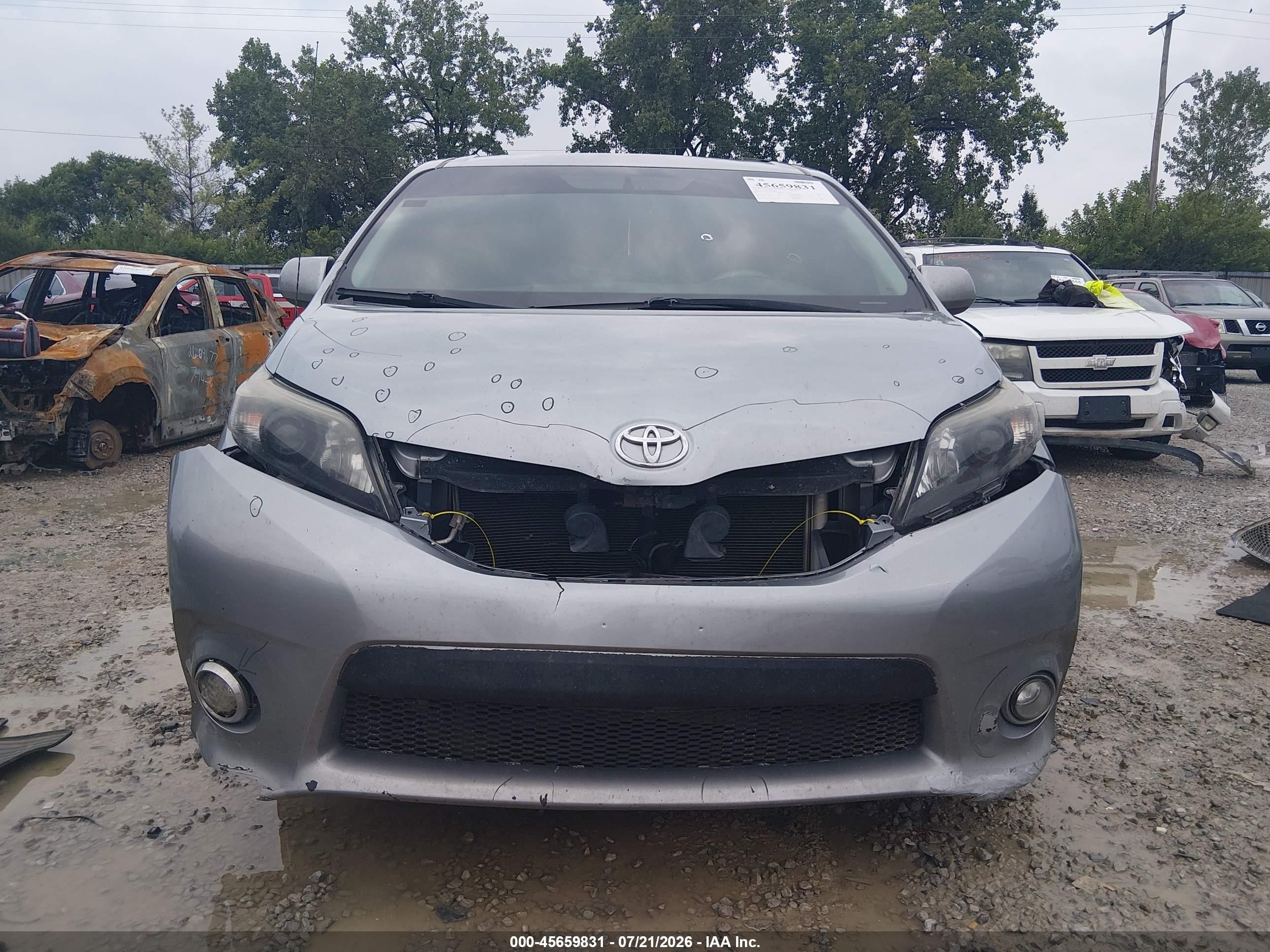 2013 Toyota Sienna Se 8 Passenger Gray vin: 5TDXK3DC7DS373909