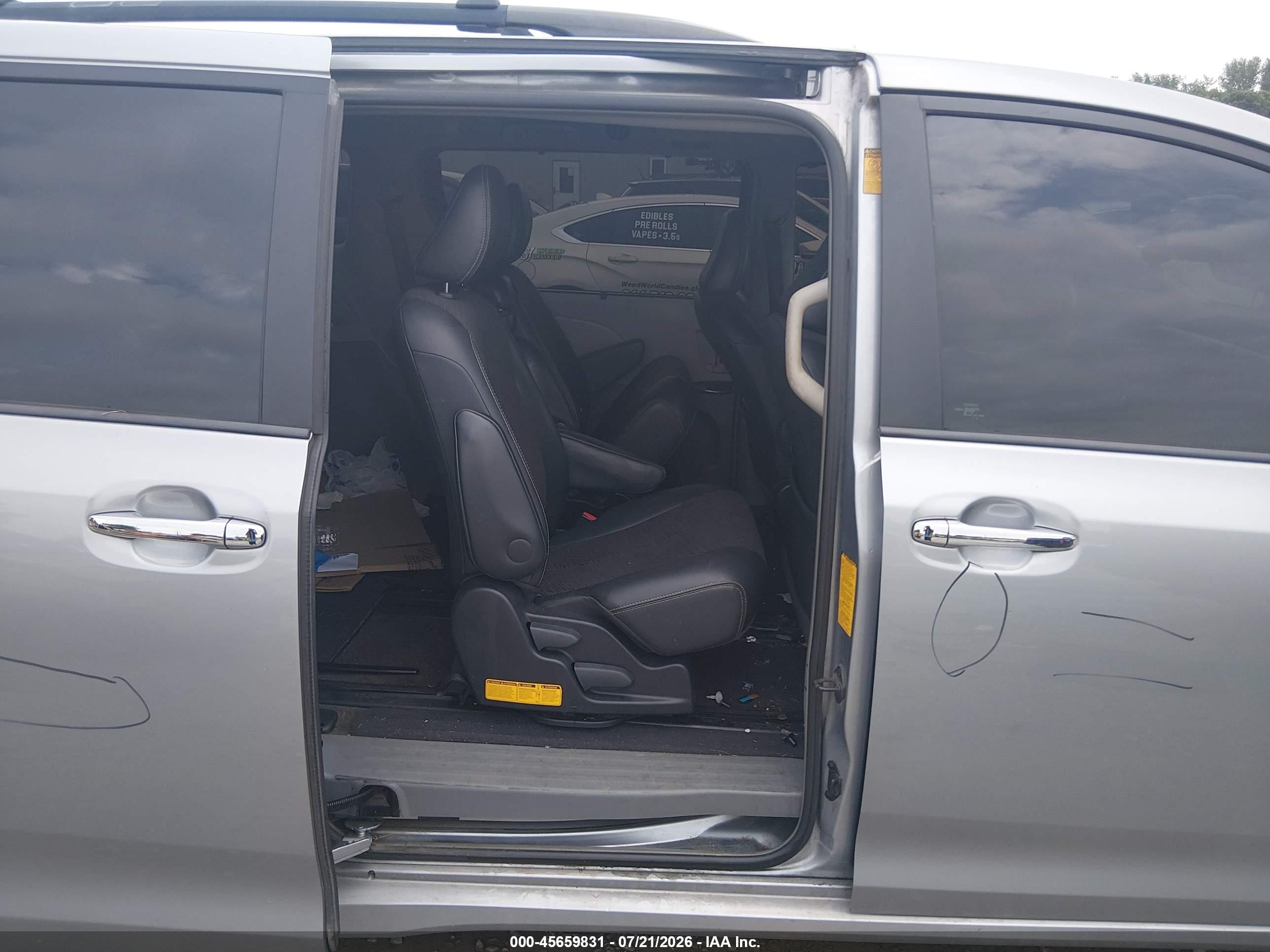 2013 Toyota Sienna Se 8 Passenger Gray vin: 5TDXK3DC7DS373909