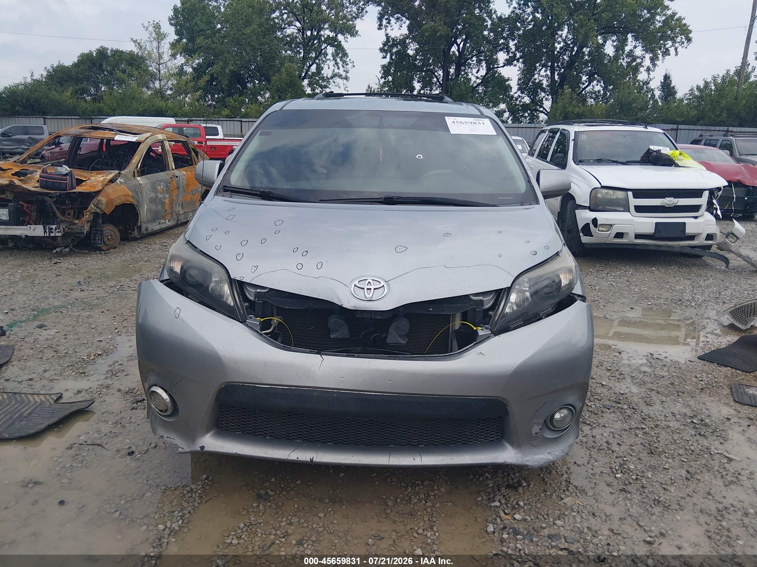 2013 Toyota Sienna Se 8 Passenger Gray vin: 5TDXK3DC7DS373909