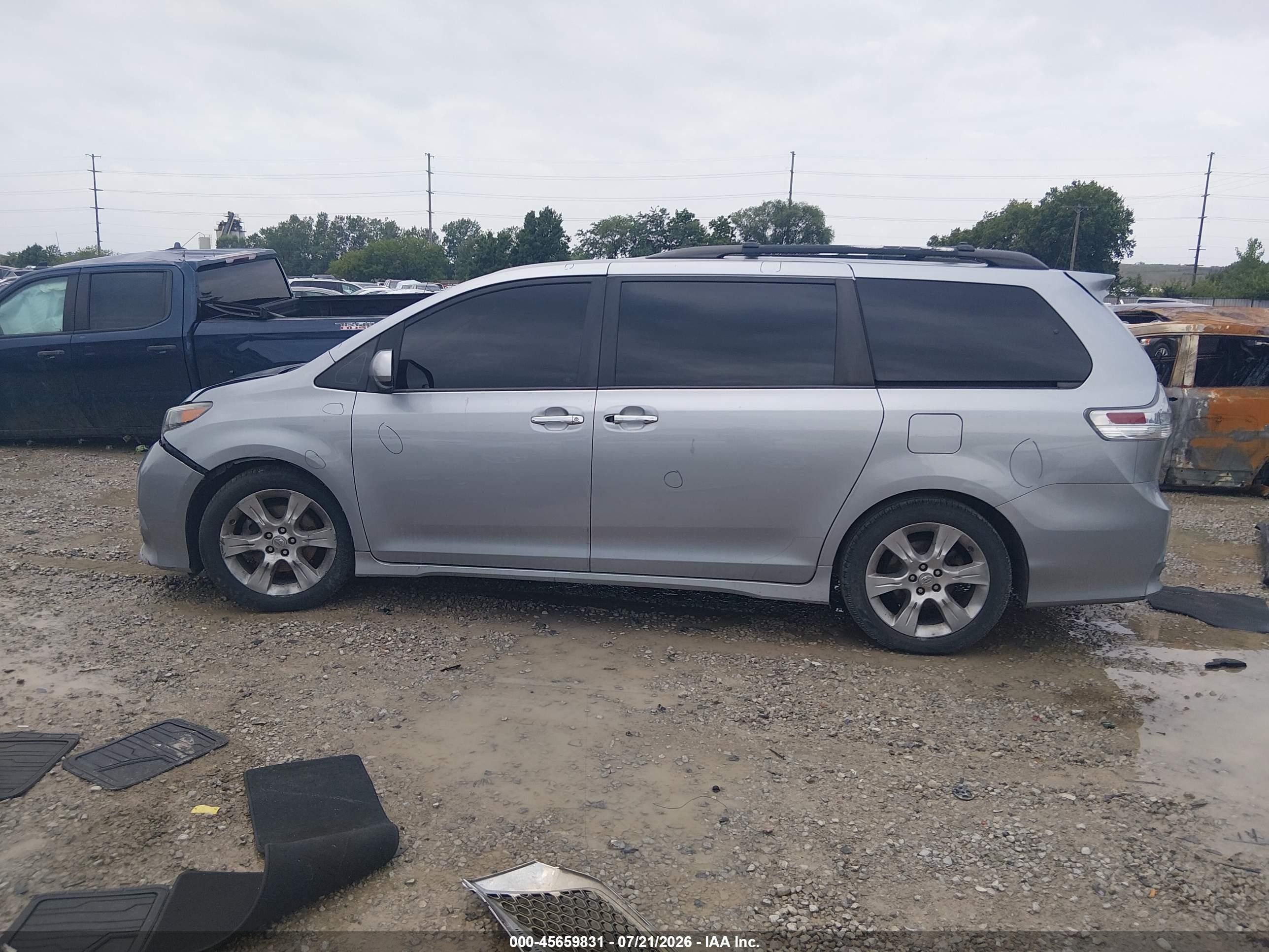 2013 Toyota Sienna Se 8 Passenger Gray vin: 5TDXK3DC7DS373909