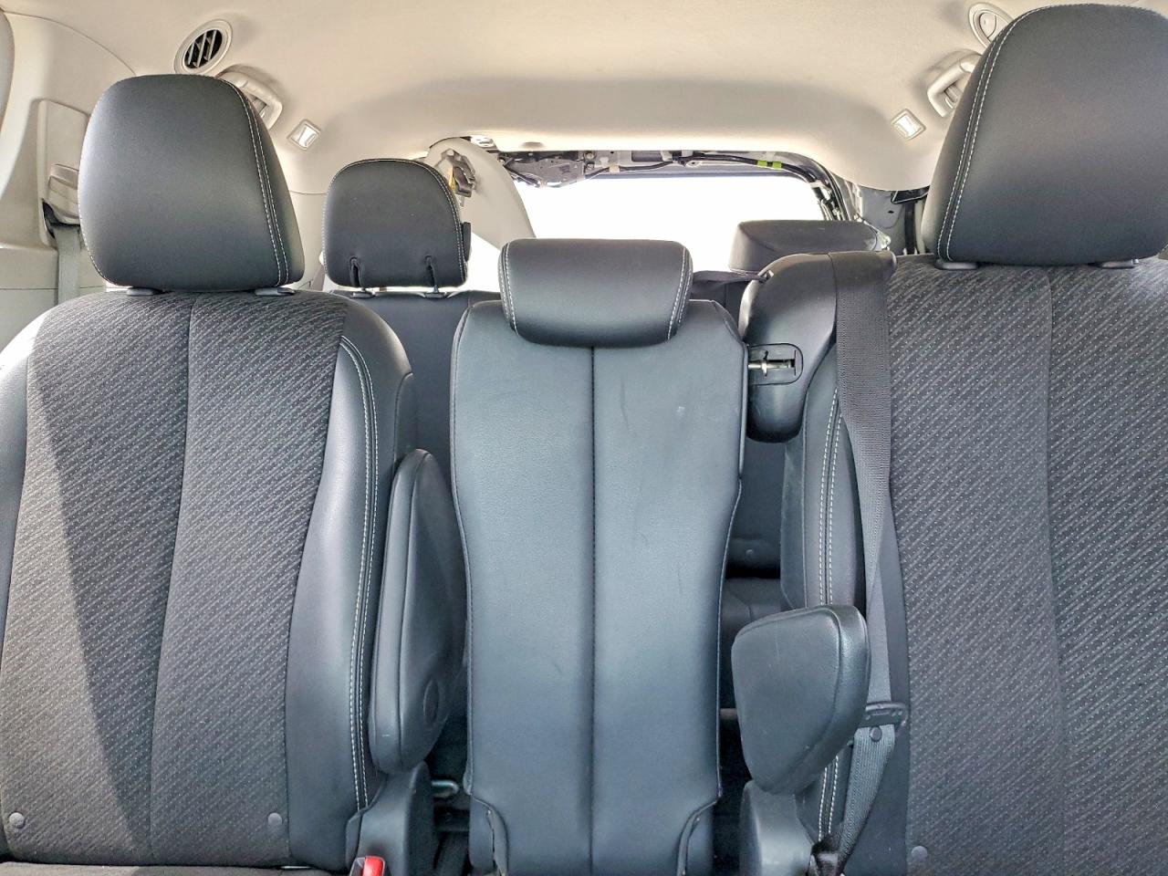 2014 Toyota Sienna Sport Silver vin: 5TDXK3DC7ES423077