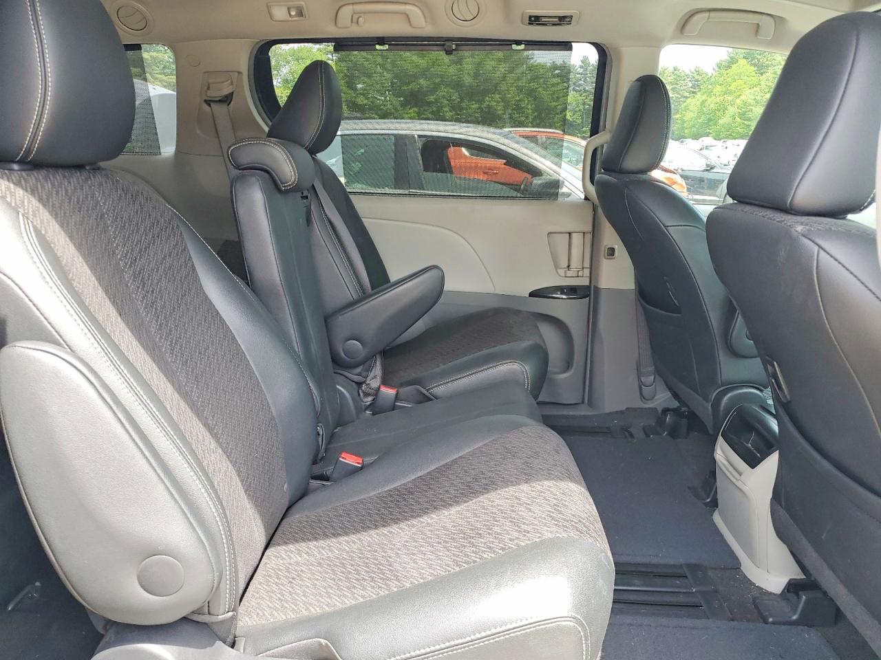 2014 Toyota Sienna Sport Silver vin: 5TDXK3DC7ES423077