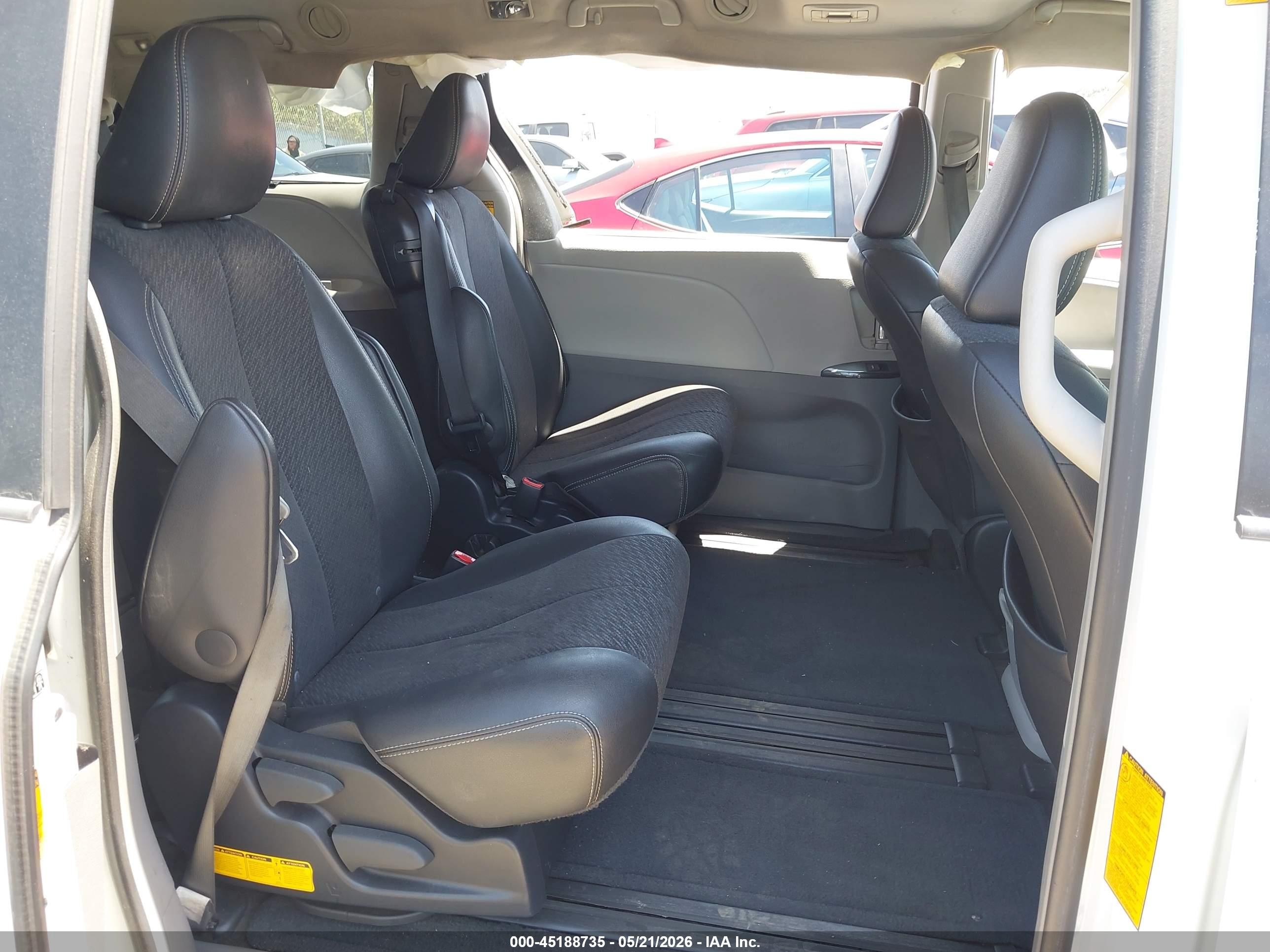 2014 Toyota Sienna Se 8 Passenger White vin: 5TDXK3DC7ES488608
