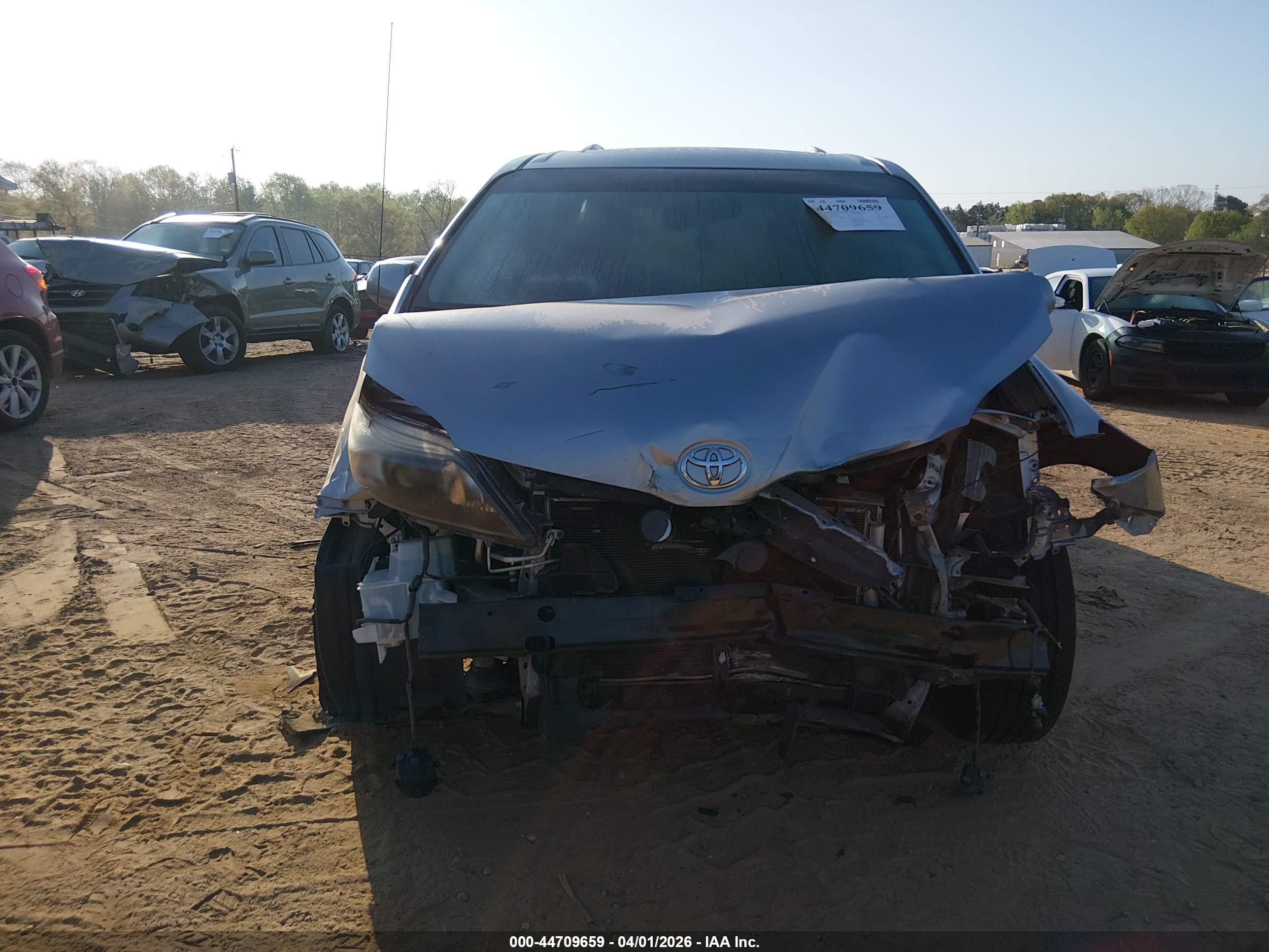 2014 Toyota Sienna Se 8 Passenger Серебряный vin: 5TDXK3DC7ES509201