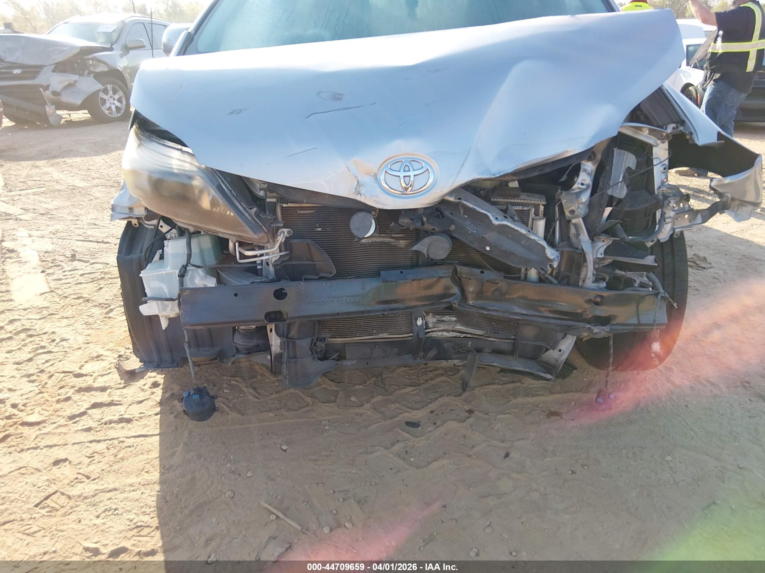 2014 Toyota Sienna Se 8 Passenger Серебряный vin: 5TDXK3DC7ES509201