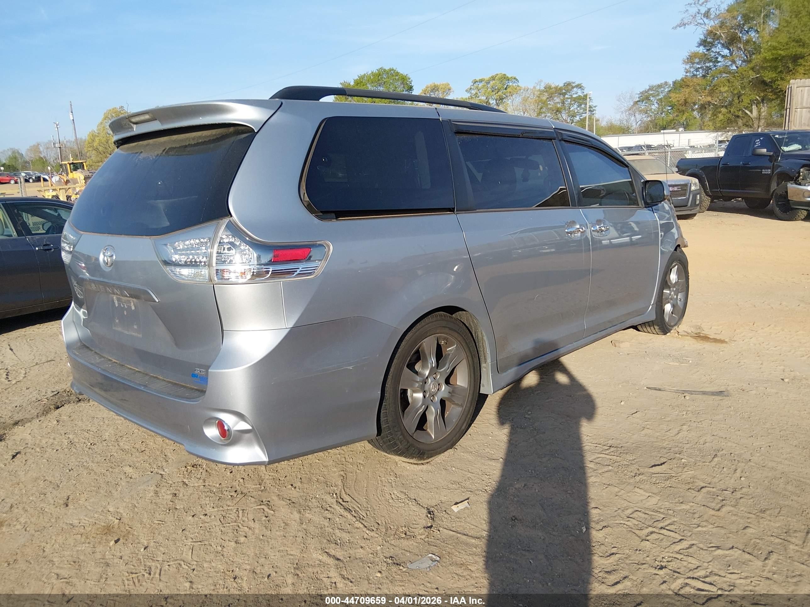 2014 Toyota Sienna Se 8 Passenger Серебряный vin: 5TDXK3DC7ES509201