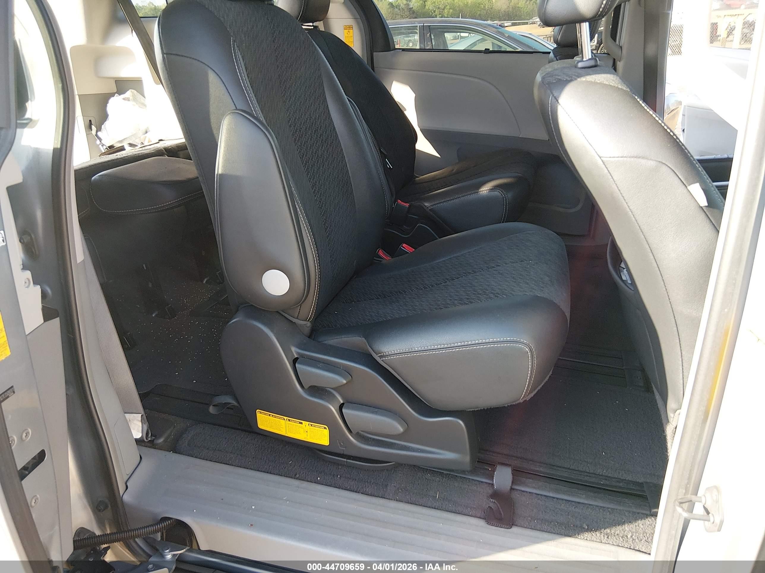 2014 Toyota Sienna Se 8 Passenger Серебряный vin: 5TDXK3DC7ES509201