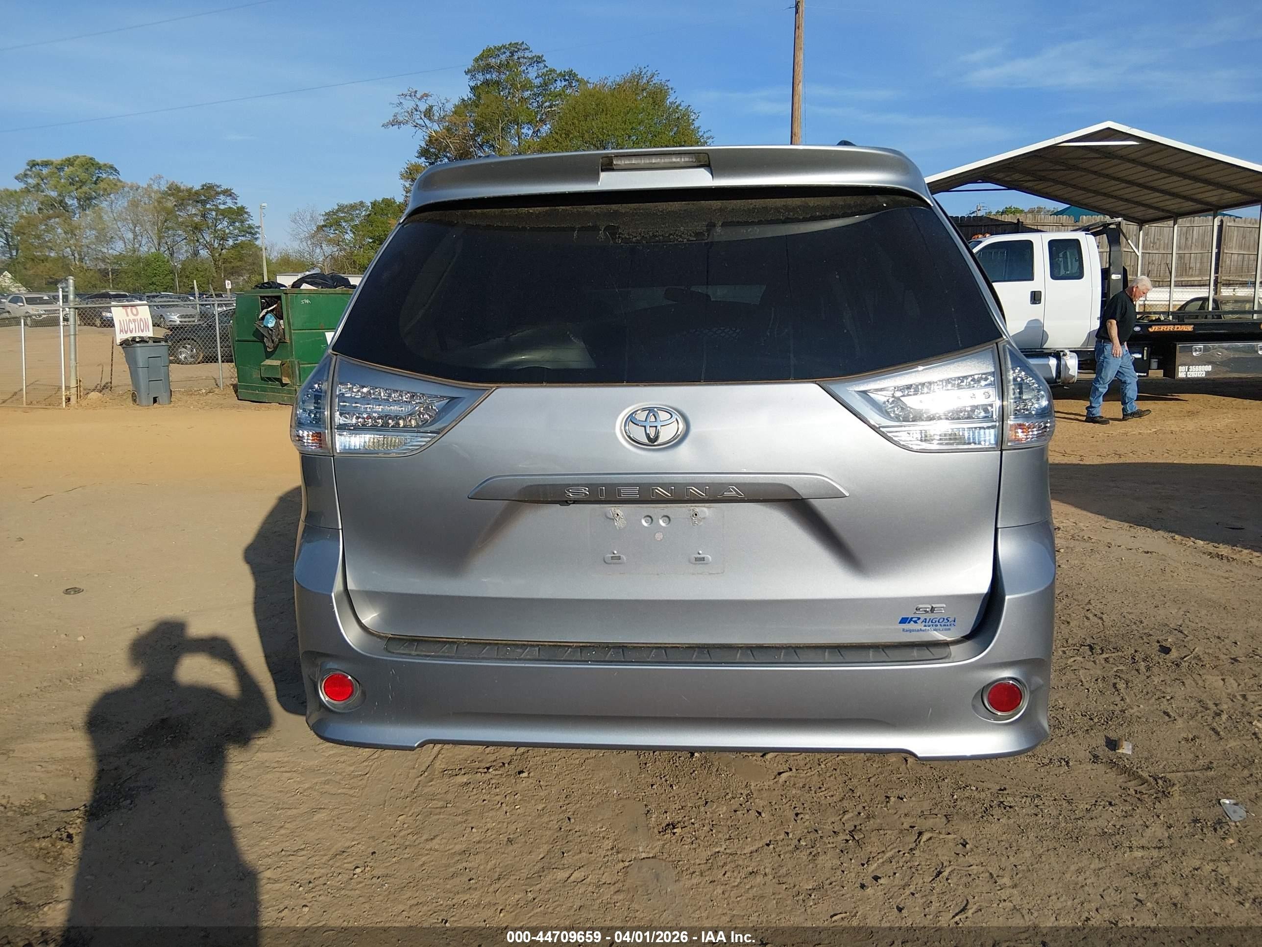 2014 Toyota Sienna Se 8 Passenger Серебряный vin: 5TDXK3DC7ES509201
