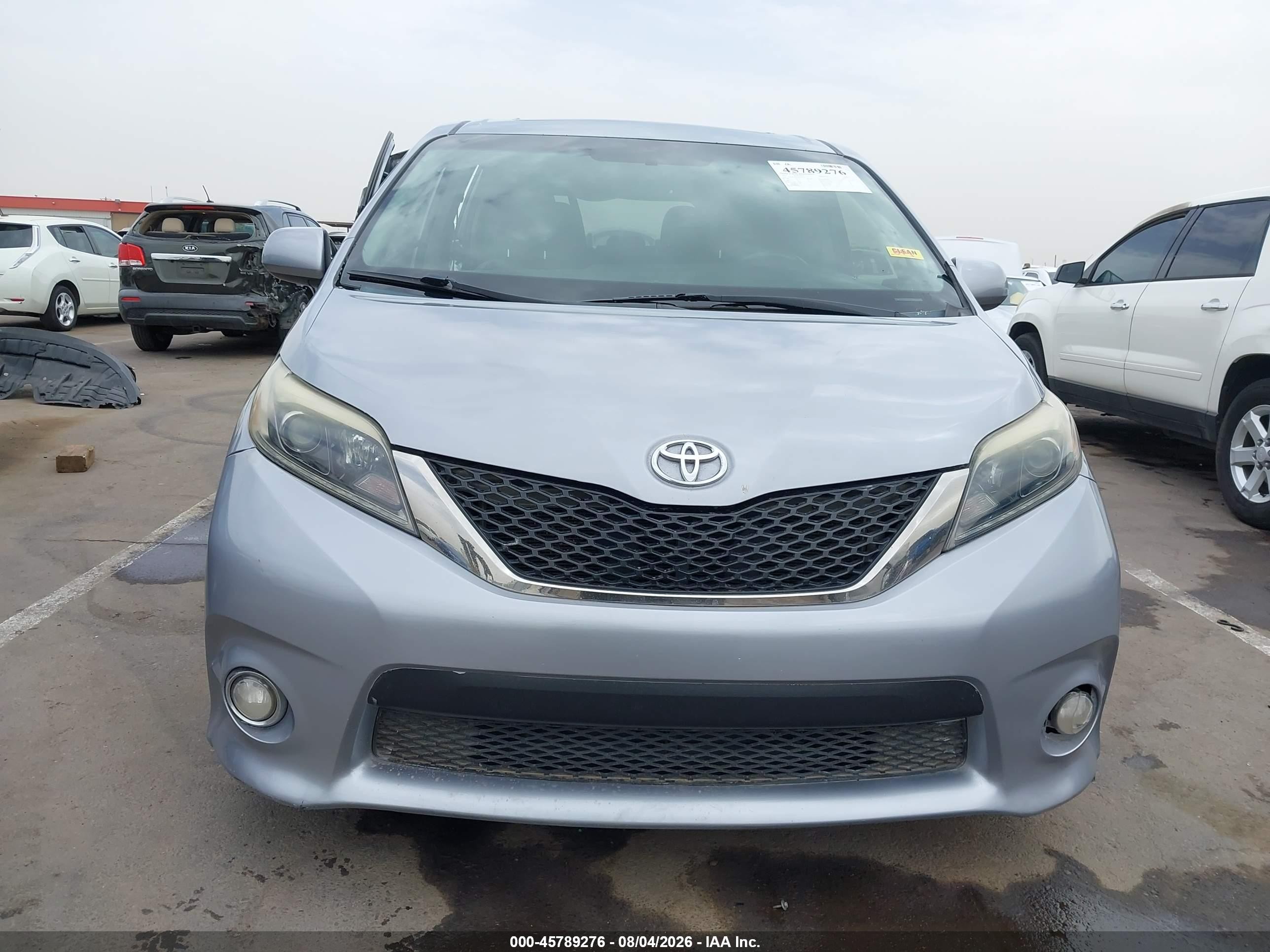 2015 Toyota Sienna Se Premium 8 Passenger Серебряный vin: 5TDXK3DC7FS528252