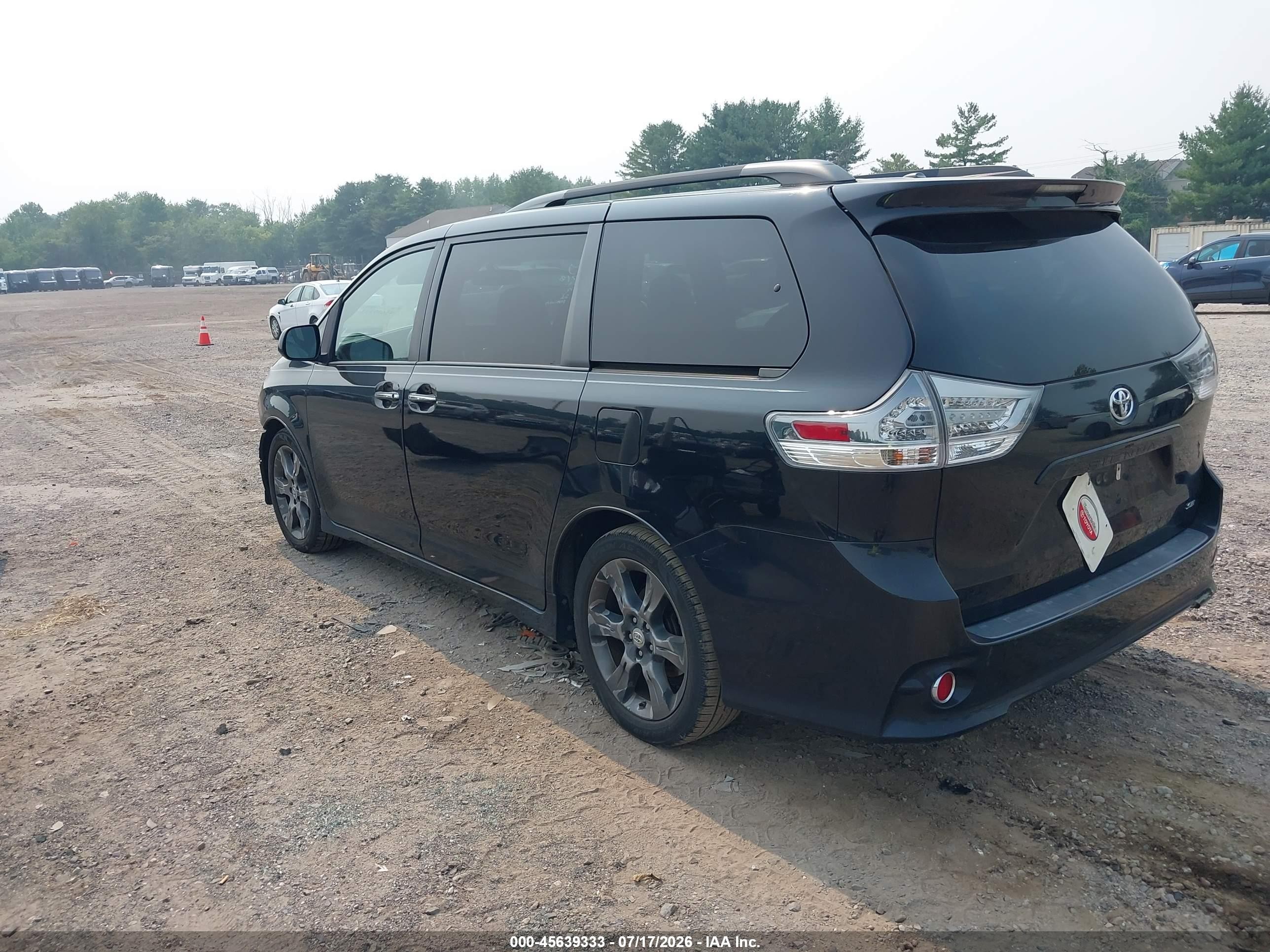 2015 Toyota Sienna Se Premium 8 Passenger Black vin: 5TDXK3DC7FS636628