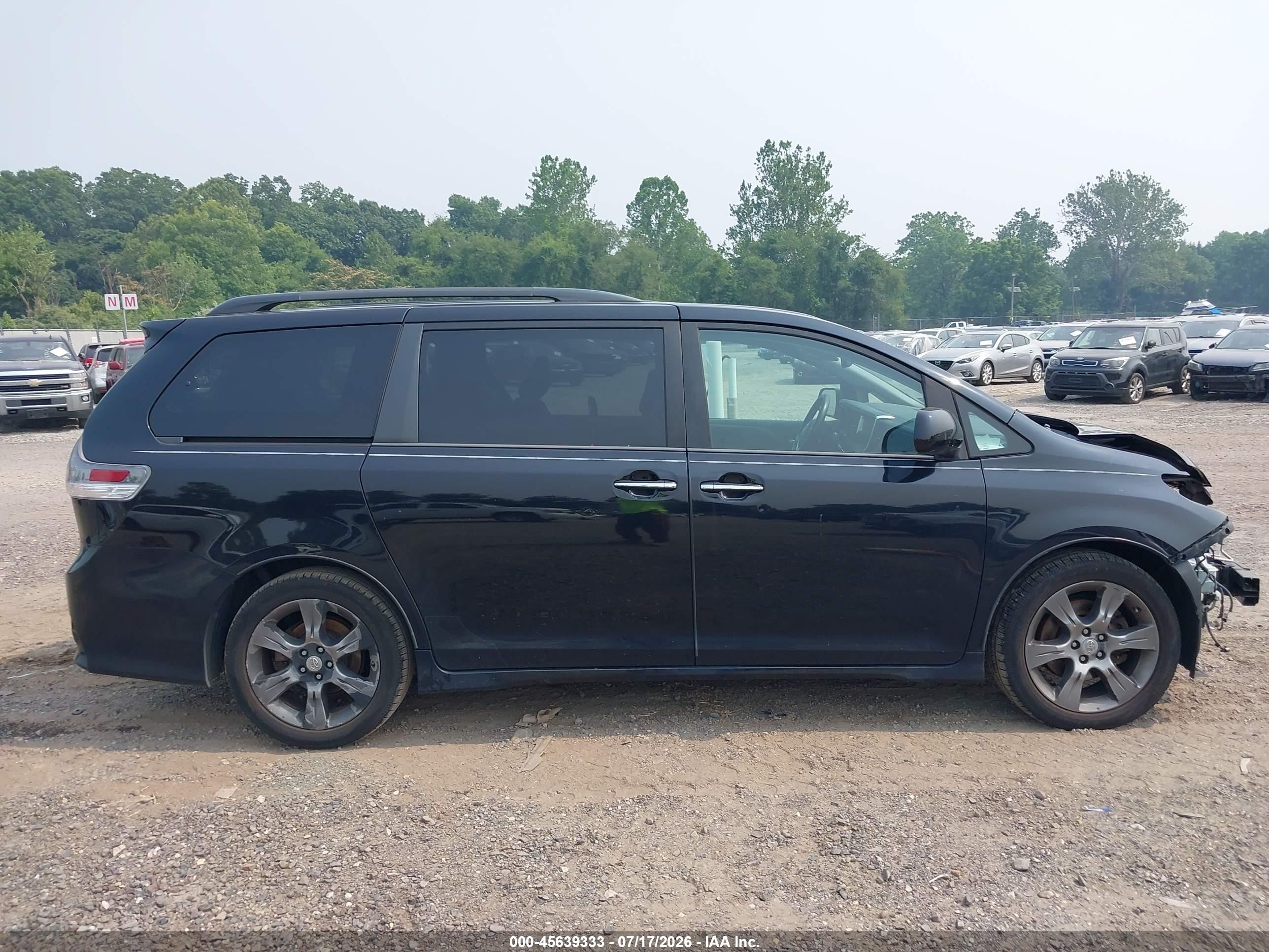 2015 Toyota Sienna Se Premium 8 Passenger Black vin: 5TDXK3DC7FS636628