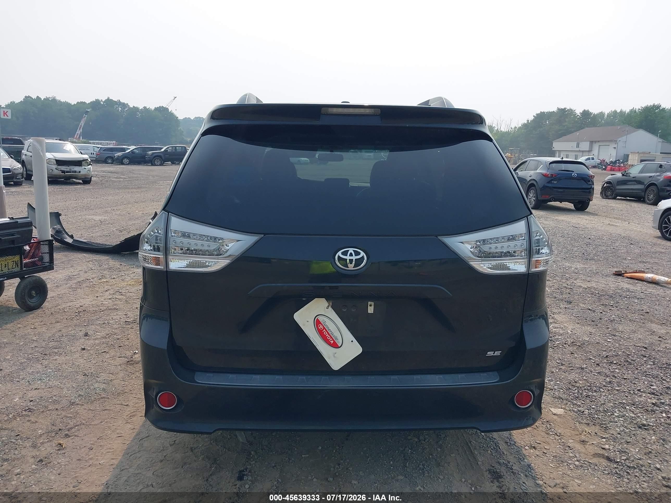 2015 Toyota Sienna Se Premium 8 Passenger Black vin: 5TDXK3DC7FS636628