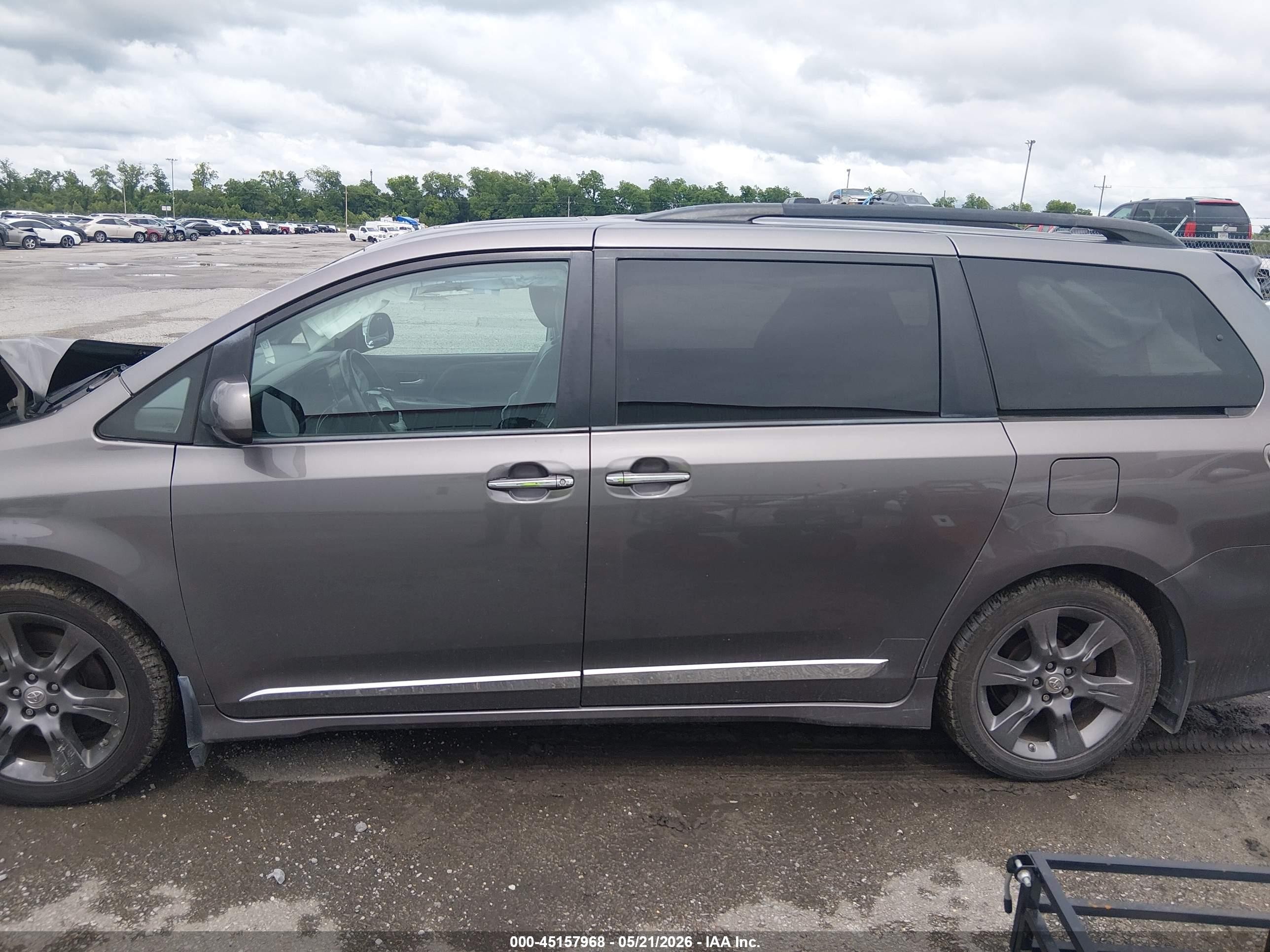 2016 Toyota Sienna Se Premium 8 Passenger Серый vin: 5TDXK3DC7GS712205