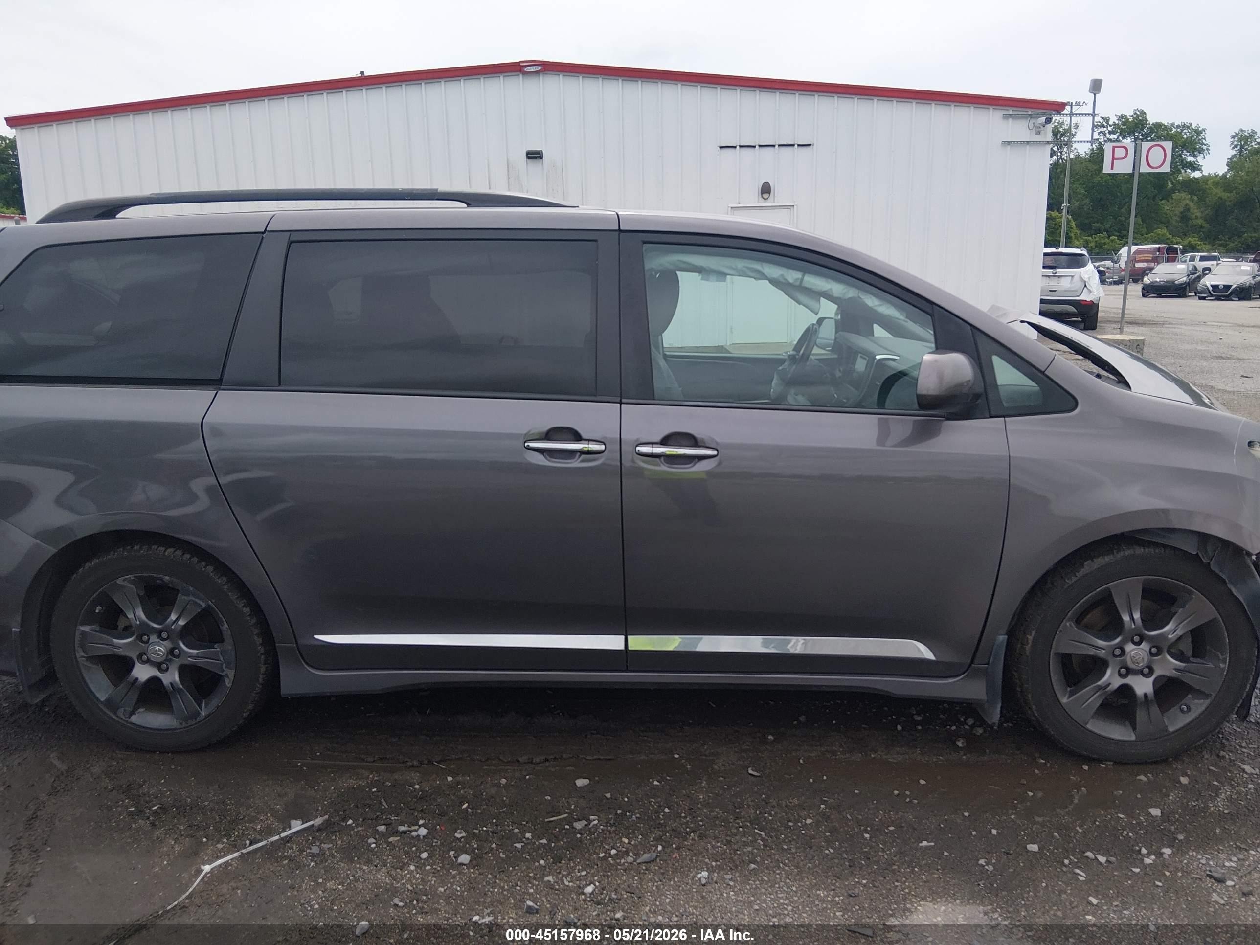 2016 Toyota Sienna Se Premium 8 Passenger Серый vin: 5TDXK3DC7GS712205