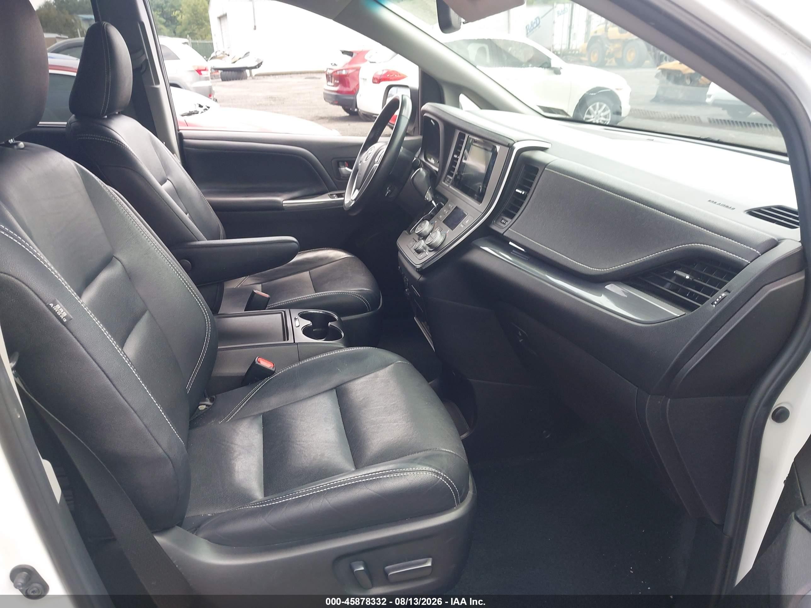 2016 Toyota Sienna Se Premium 8 Passenger White vin: 5TDXK3DC7GS763512