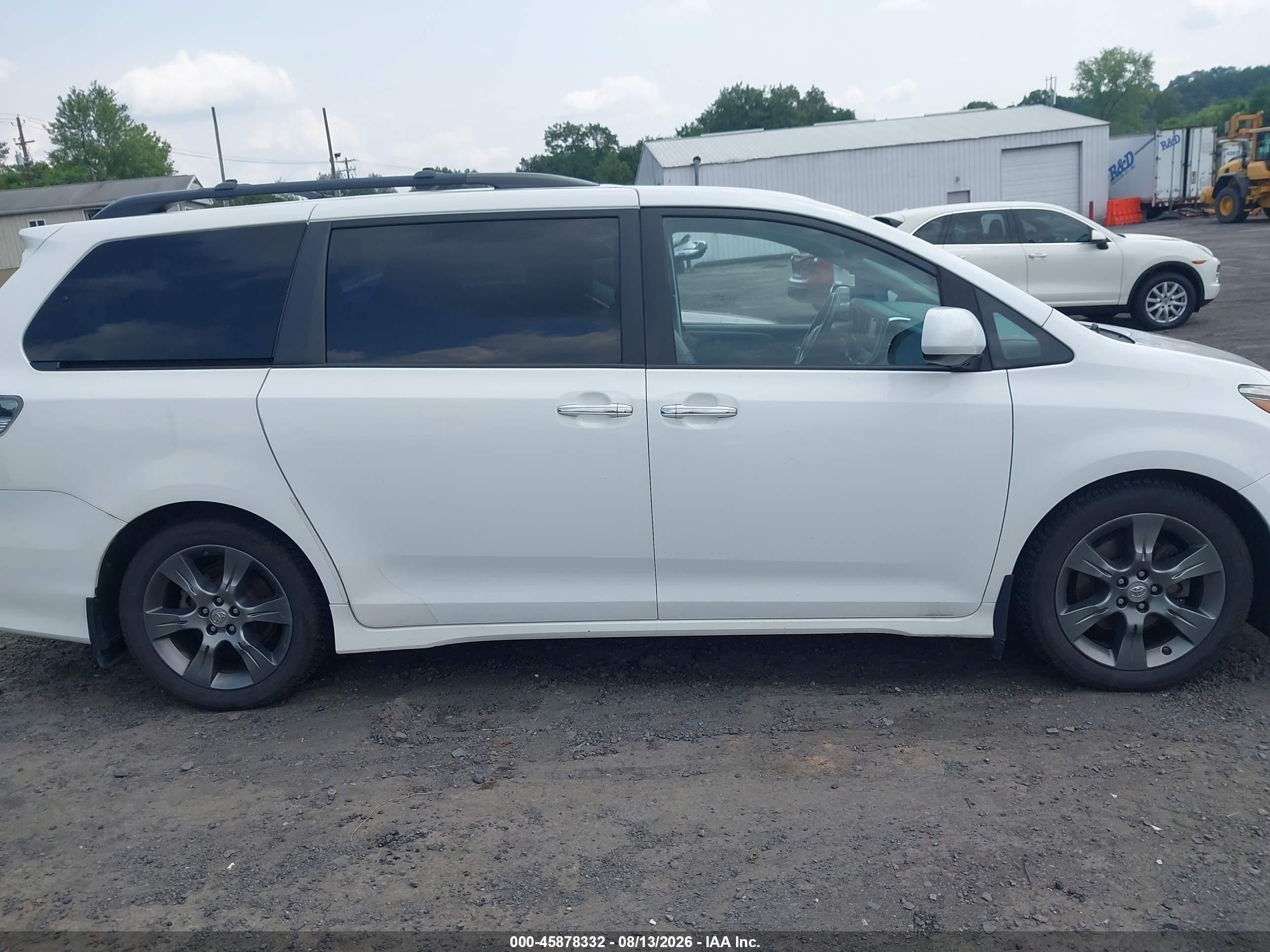 2016 Toyota Sienna Se Premium 8 Passenger White vin: 5TDXK3DC7GS763512