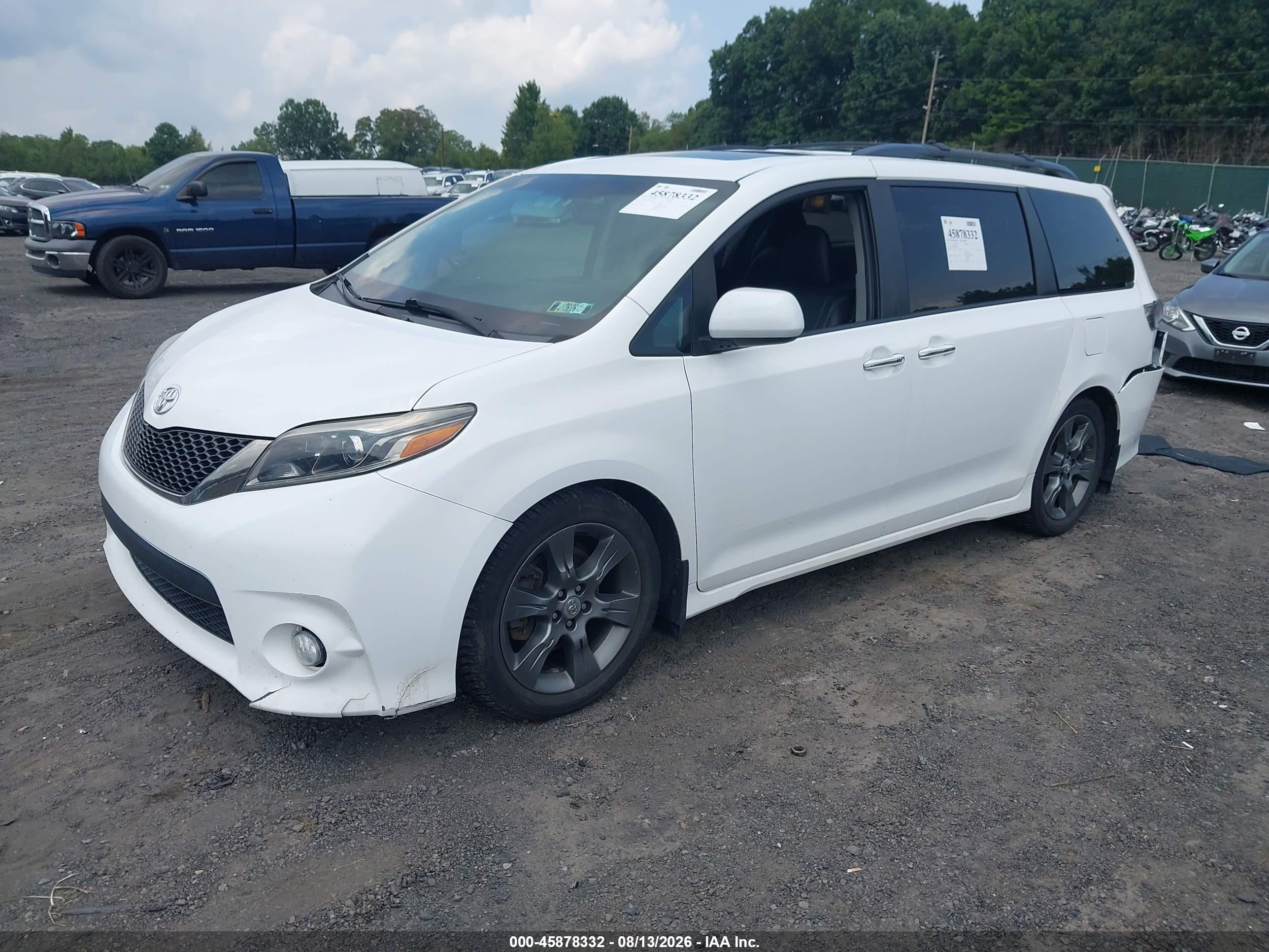 2016 Toyota Sienna Se Premium 8 Passenger White vin: 5TDXK3DC7GS763512