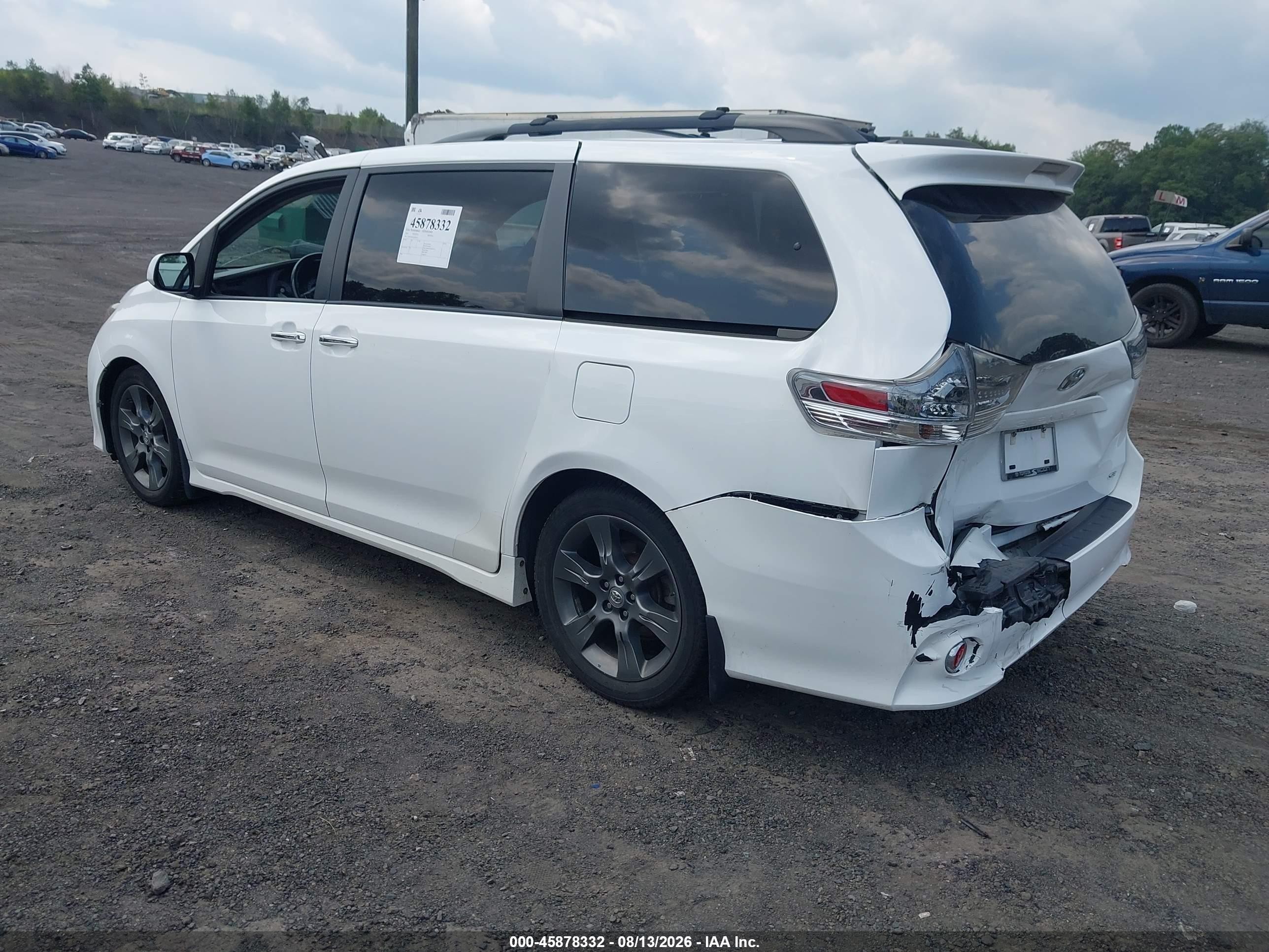 2016 Toyota Sienna Se Premium 8 Passenger White vin: 5TDXK3DC7GS763512