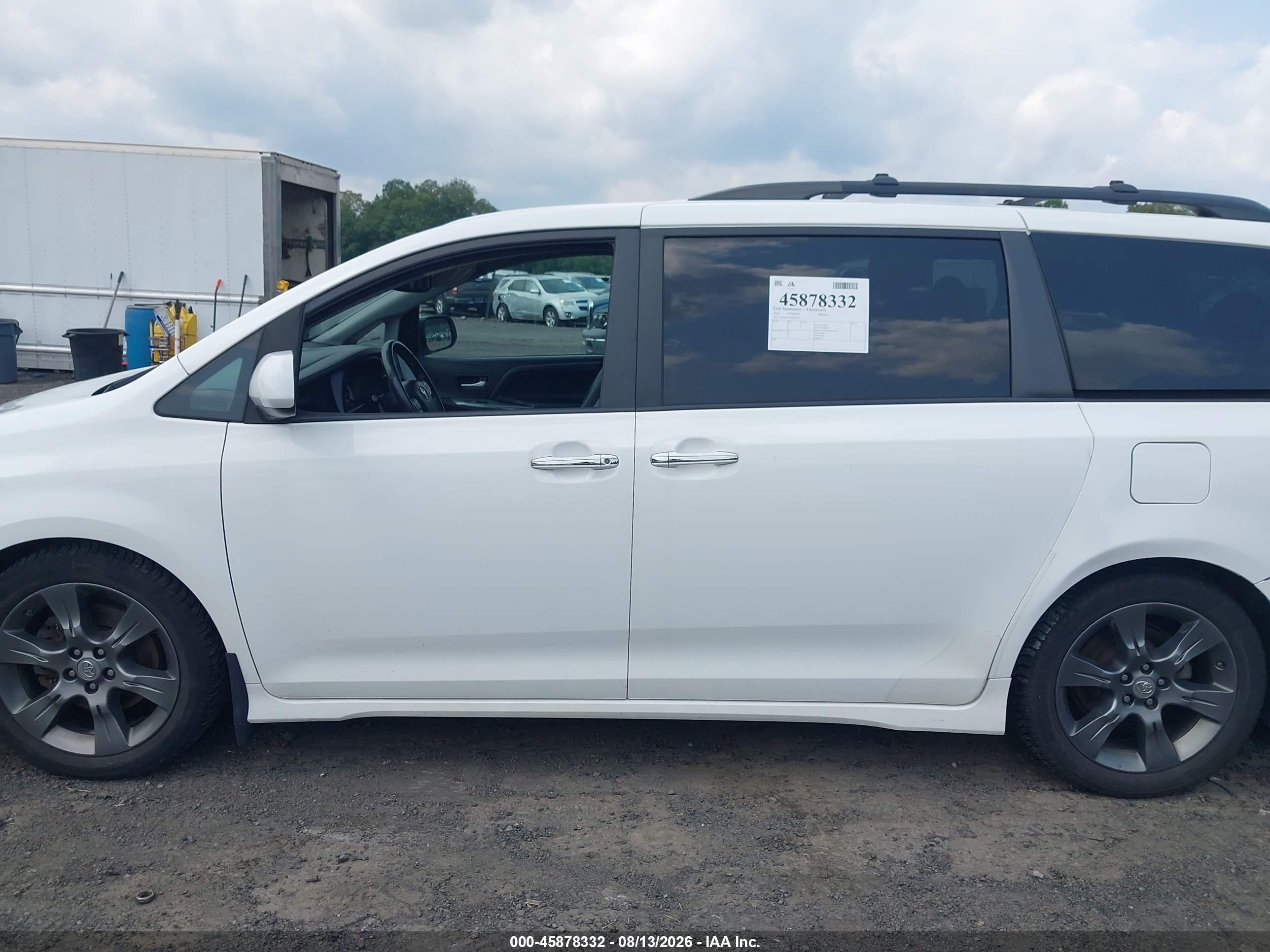 2016 Toyota Sienna Se Premium 8 Passenger White vin: 5TDXK3DC7GS763512