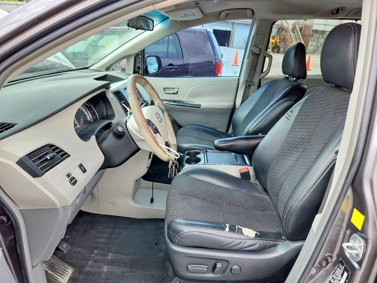 2011 Toyota Sienna Sport Gray vin: 5TDXK3DC8BS094885