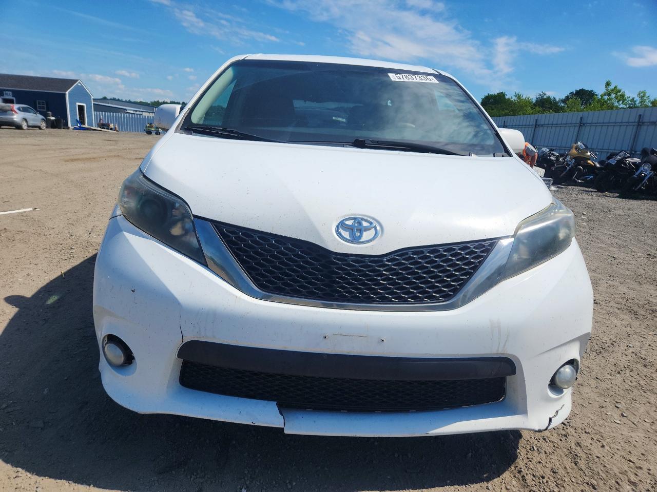 2011 Toyota Sienna Sport White vin: 5TDXK3DC8BS147052
