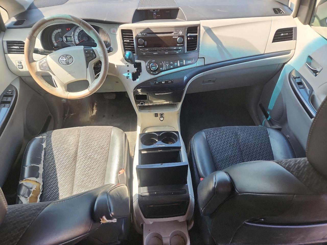 2011 Toyota Sienna Sport White vin: 5TDXK3DC8BS147052