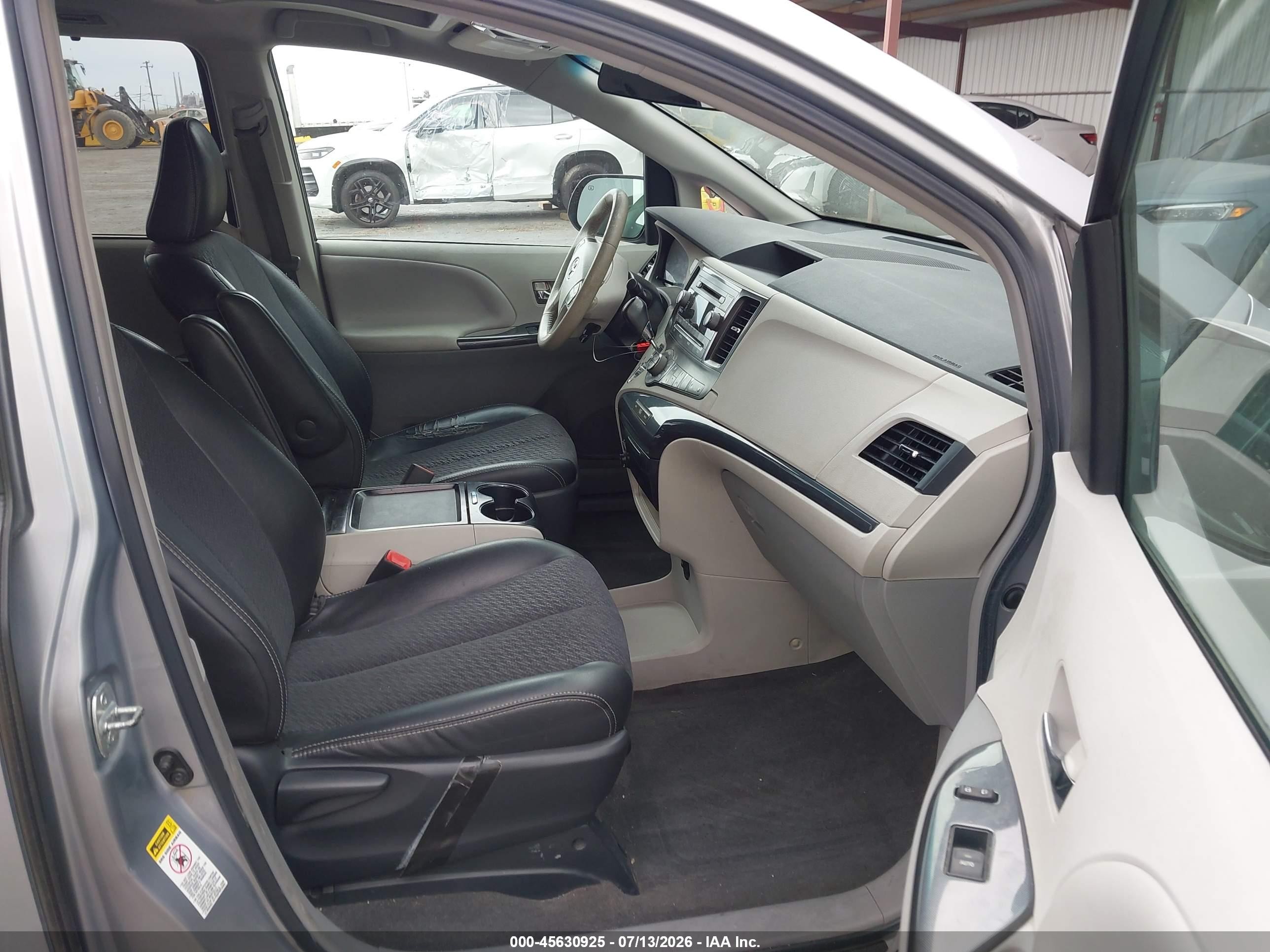 2011 Toyota Sienna Se Silver vin: 5TDXK3DC8BS159475