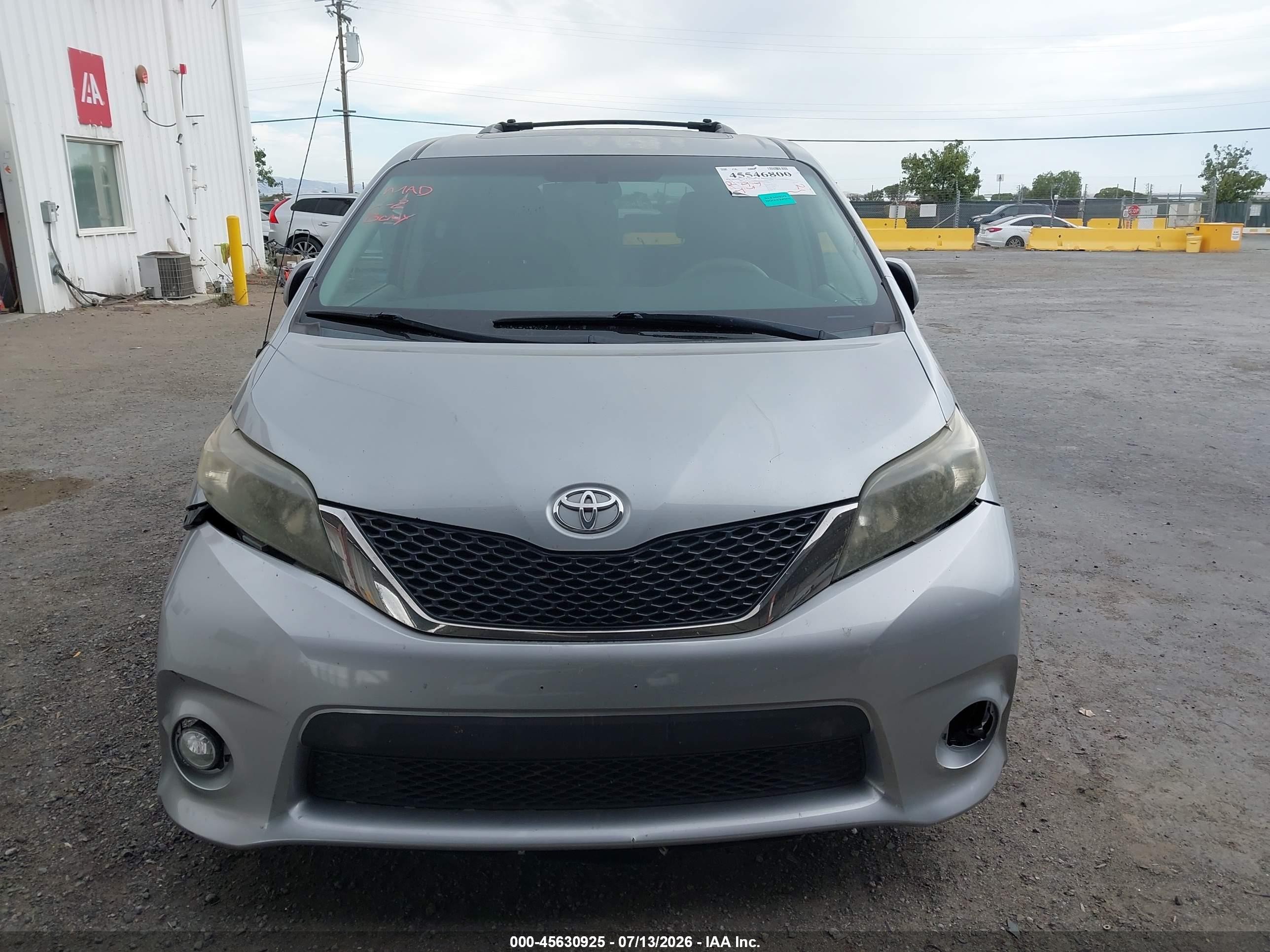 2011 Toyota Sienna Se Silver vin: 5TDXK3DC8BS159475