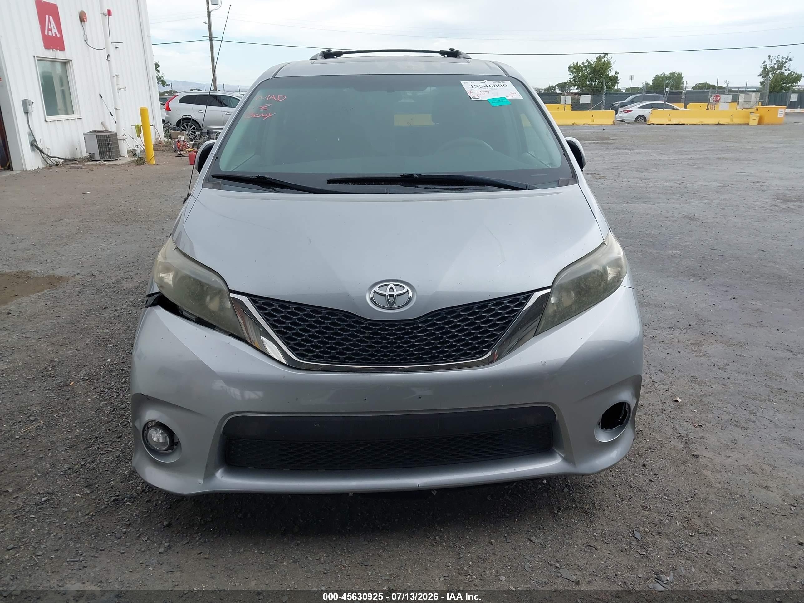 2011 Toyota Sienna Se Silver vin: 5TDXK3DC8BS159475