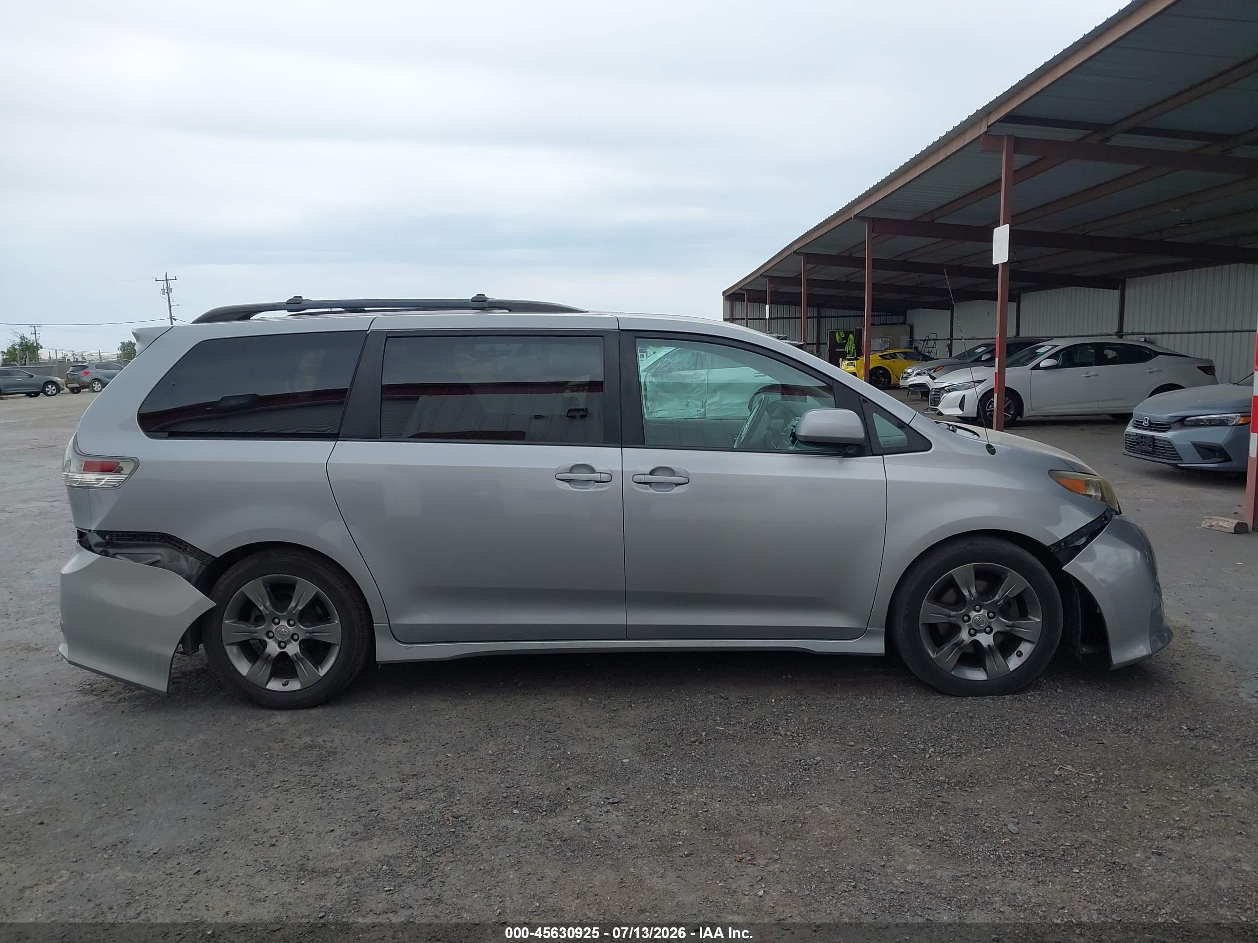 2011 Toyota Sienna Se Silver vin: 5TDXK3DC8BS159475