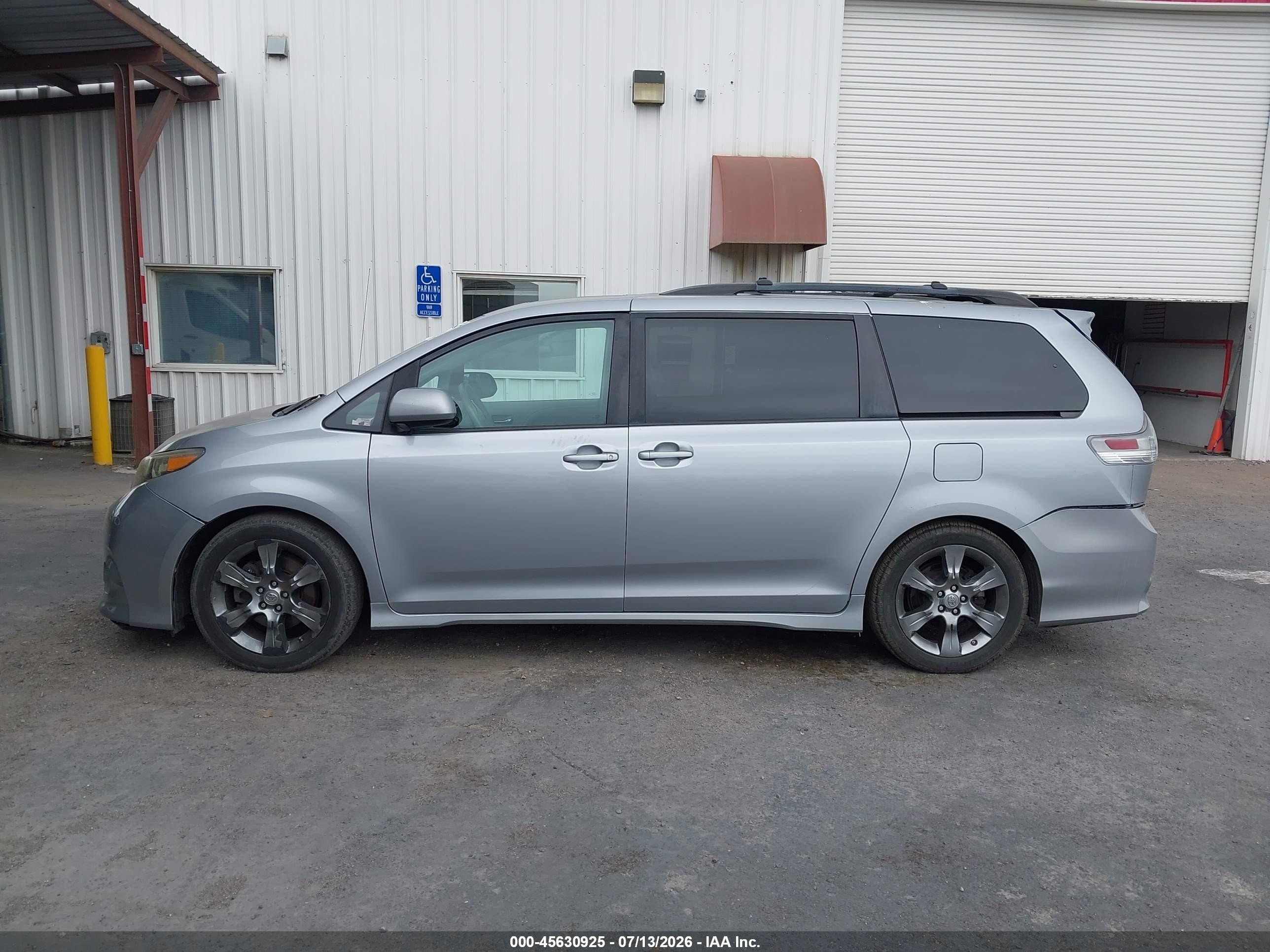 2011 Toyota Sienna Se Silver vin: 5TDXK3DC8BS159475