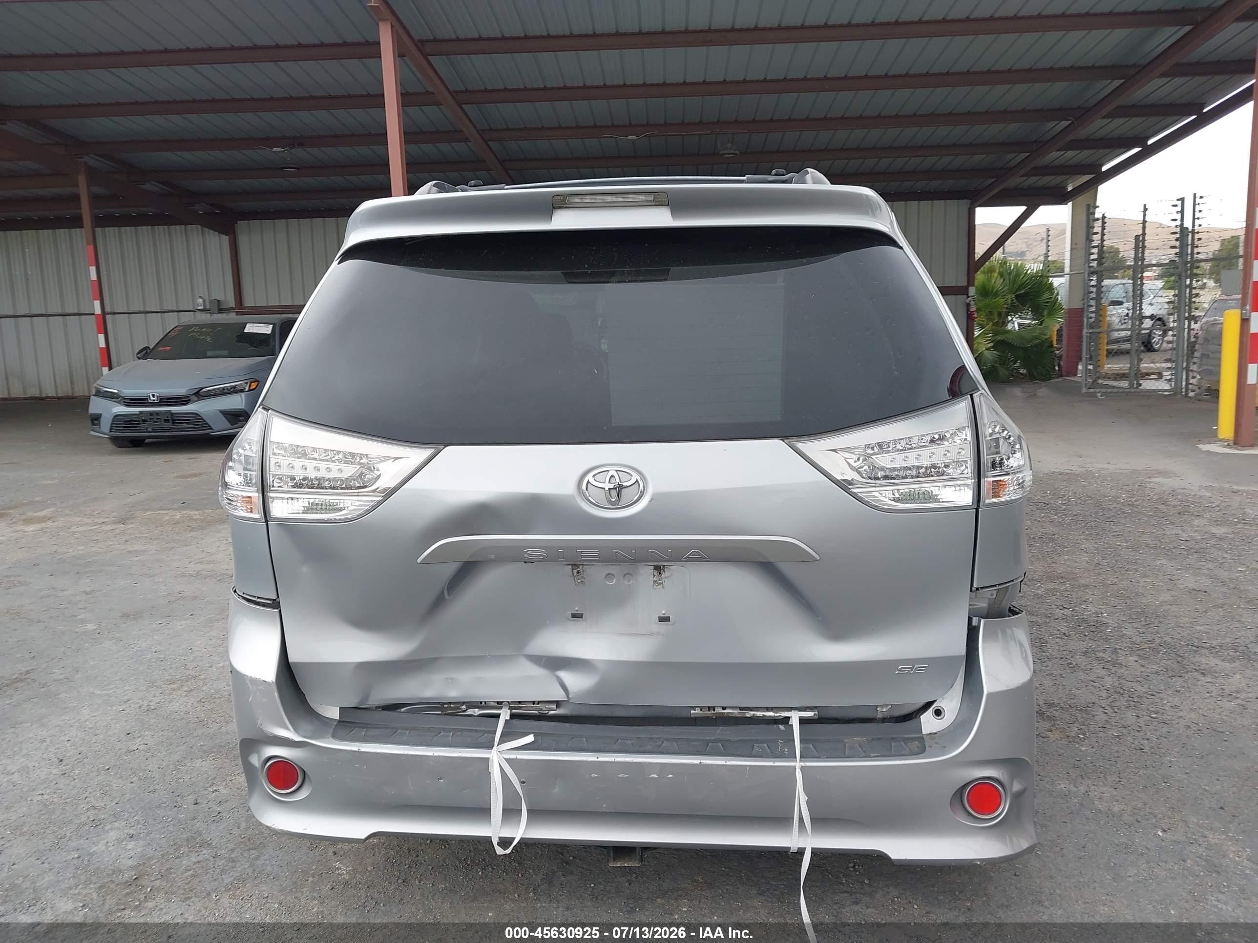 2011 Toyota Sienna Se Silver vin: 5TDXK3DC8BS159475