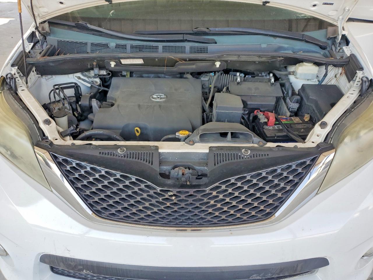 2013 Toyota Sienna Sport White vin: 5TDXK3DC8DS345245