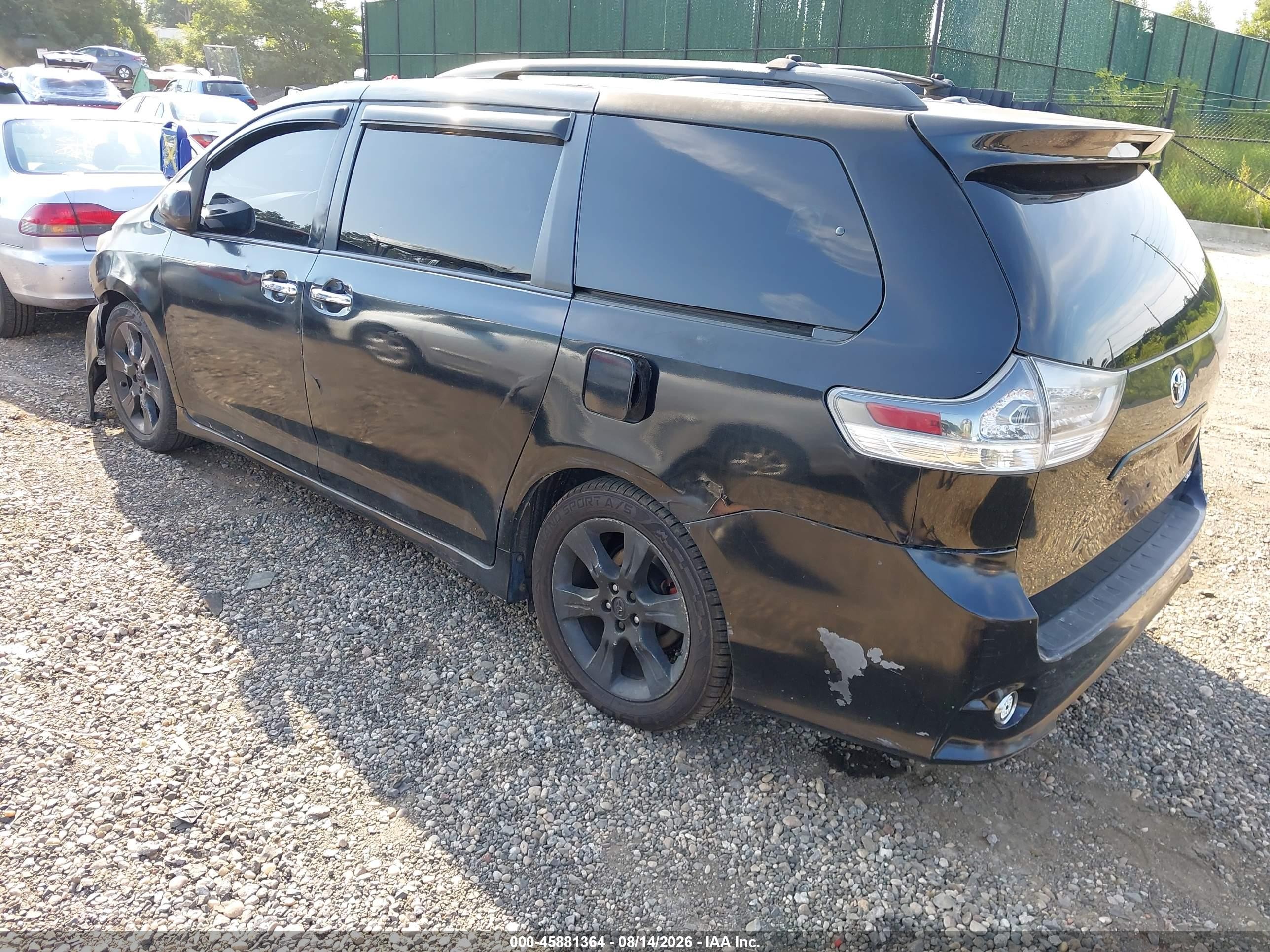 2013 Toyota Sienna Se 8 Passenger Black vin: 5TDXK3DC8DS346086