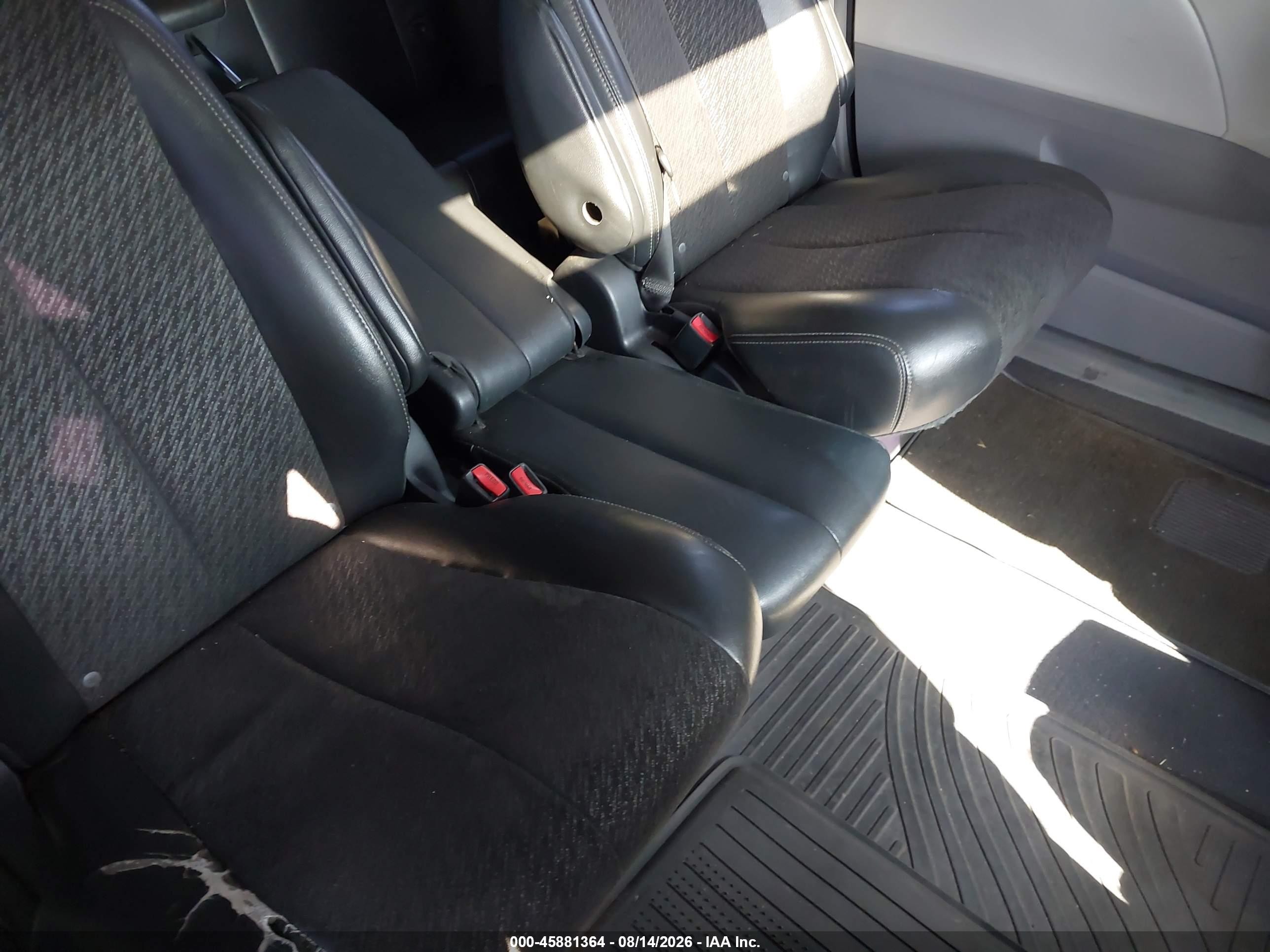 2013 Toyota Sienna Se 8 Passenger Black vin: 5TDXK3DC8DS346086