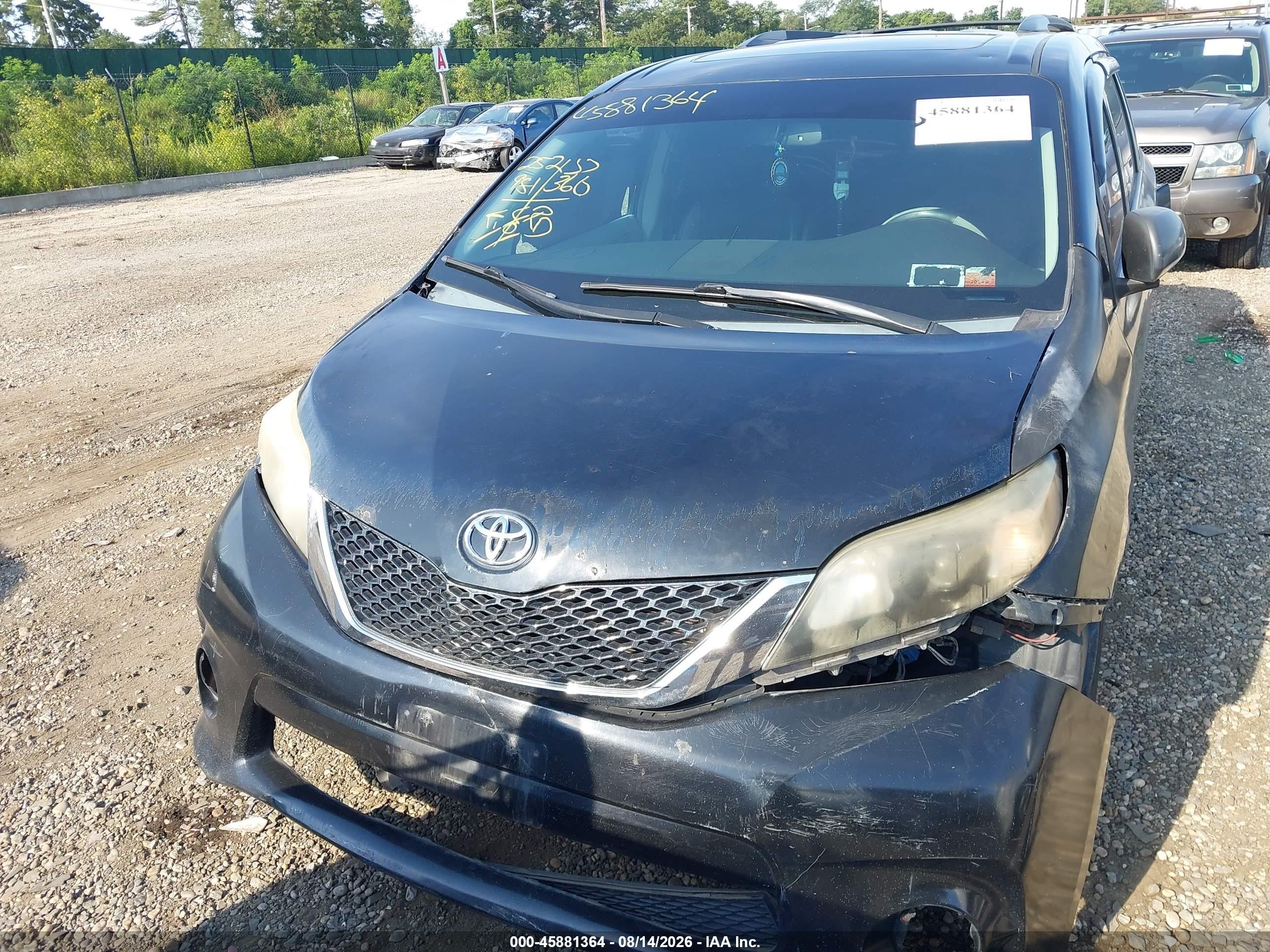 2013 Toyota Sienna Se 8 Passenger Black vin: 5TDXK3DC8DS346086