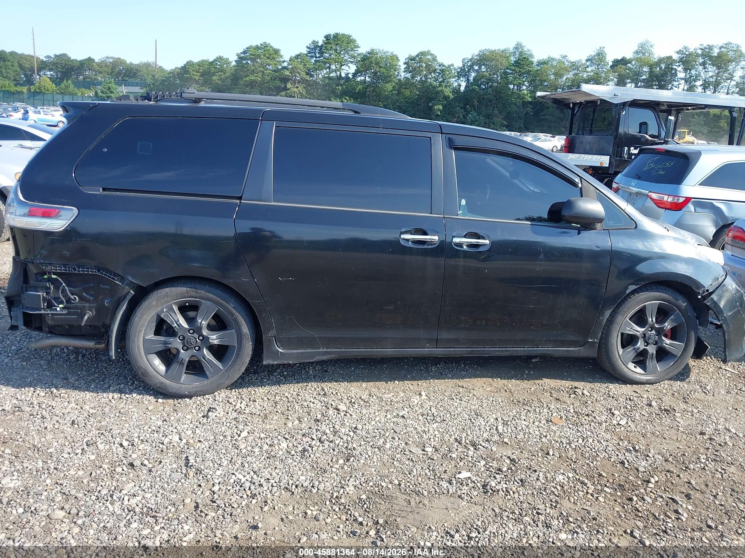 2013 Toyota Sienna Se 8 Passenger Black vin: 5TDXK3DC8DS346086