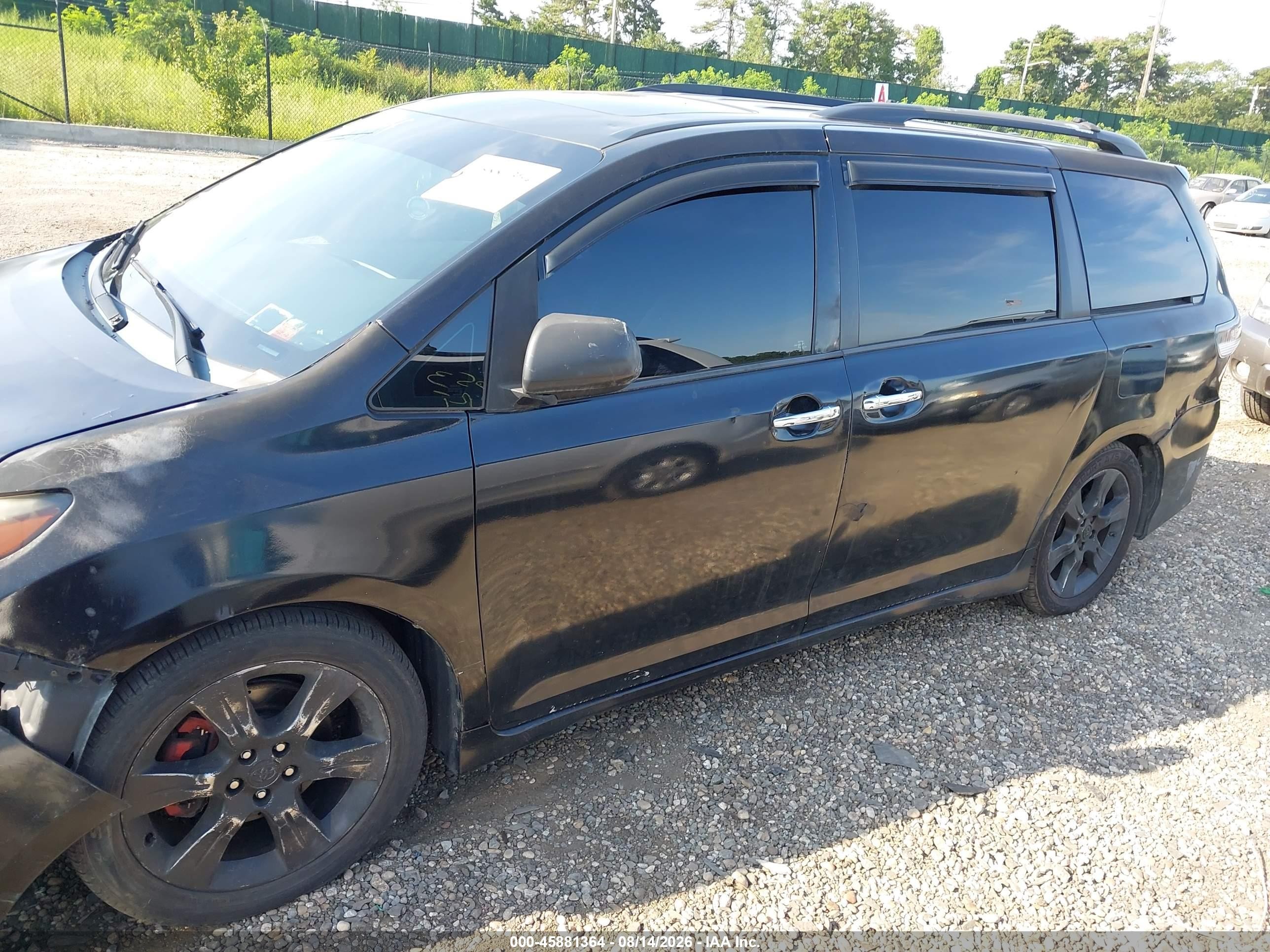 2013 Toyota Sienna Se 8 Passenger Black vin: 5TDXK3DC8DS346086
