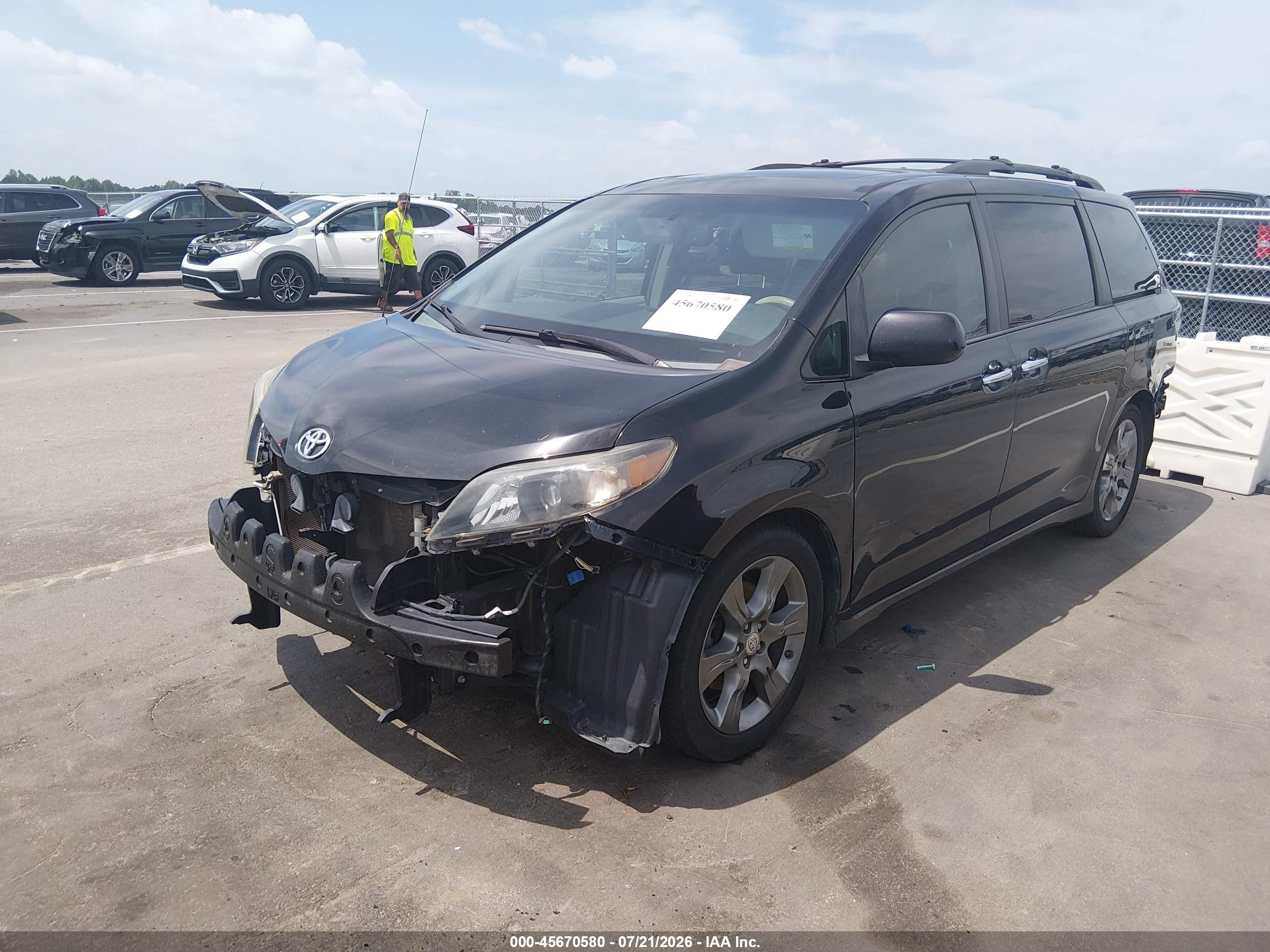 2013 Toyota Sienna Se 8 Passenger Black vin: 5TDXK3DC8DS348520