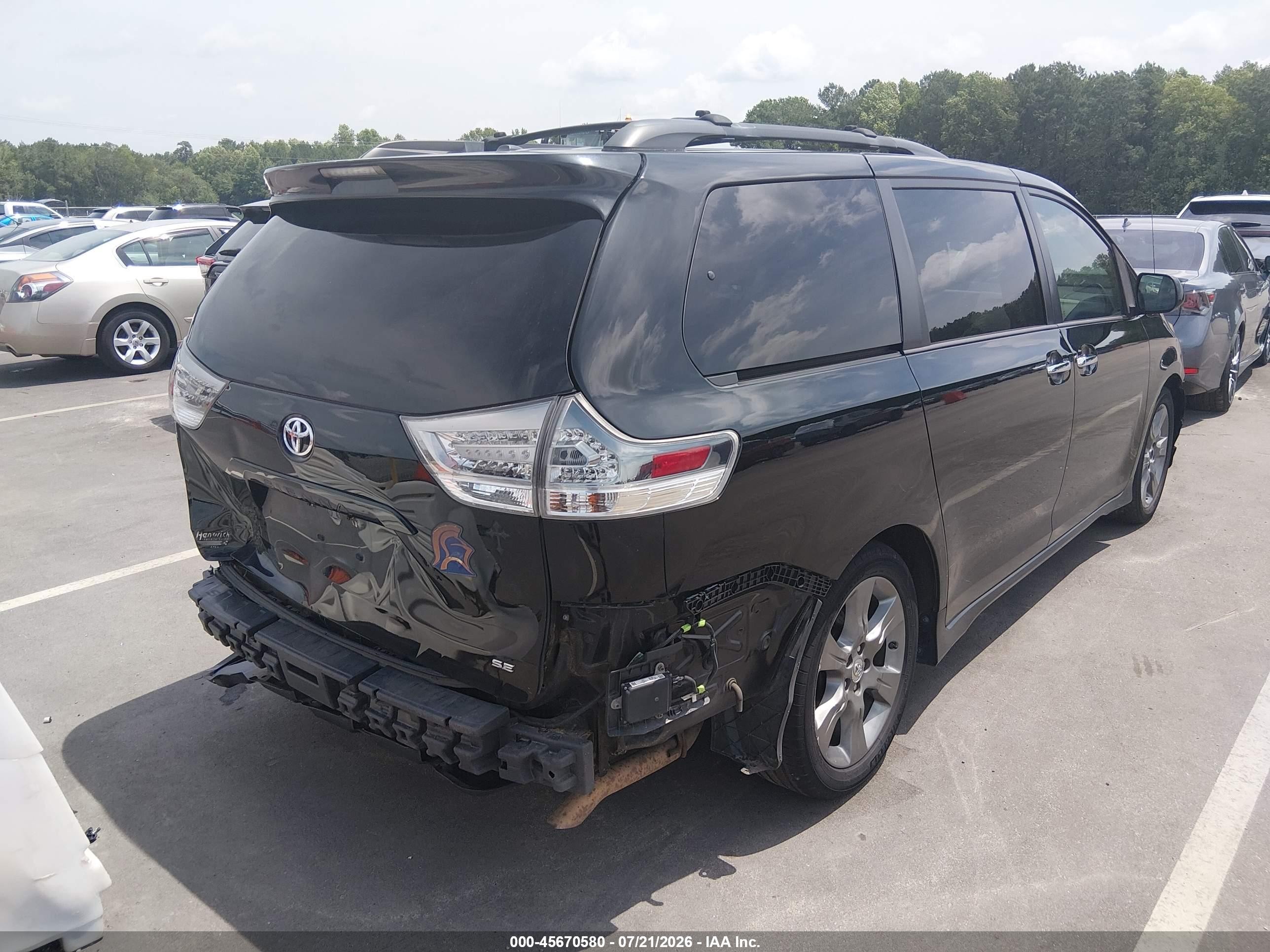 2013 Toyota Sienna Se 8 Passenger Black vin: 5TDXK3DC8DS348520