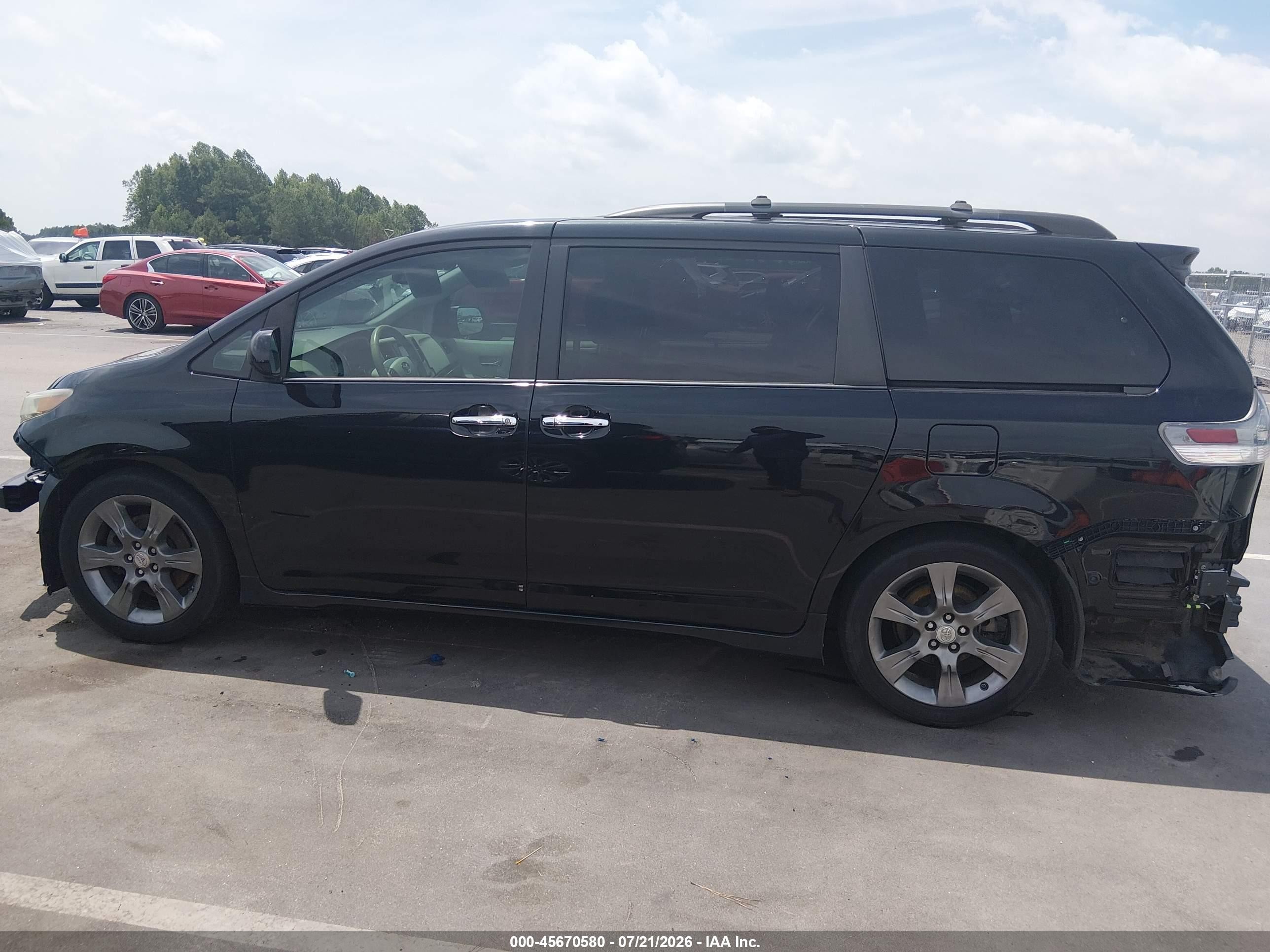 2013 Toyota Sienna Se 8 Passenger Black vin: 5TDXK3DC8DS348520
