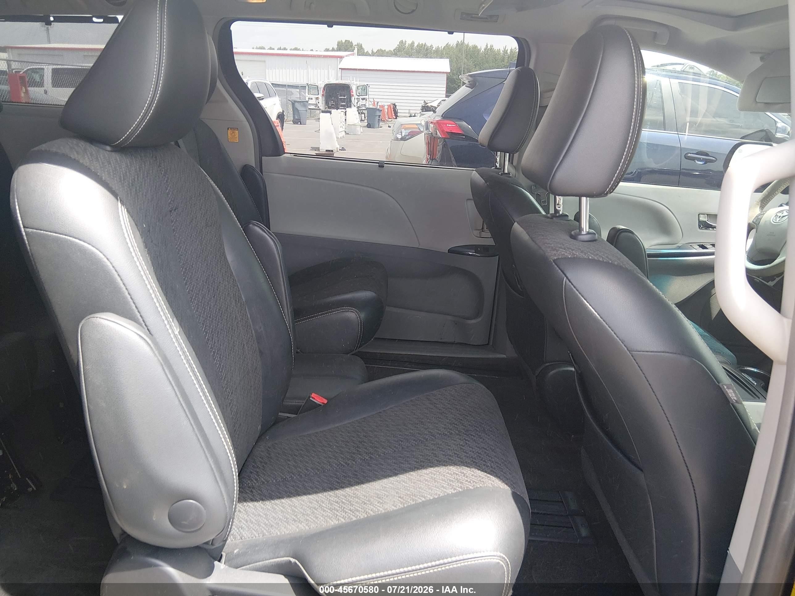 2013 Toyota Sienna Se 8 Passenger Black vin: 5TDXK3DC8DS348520
