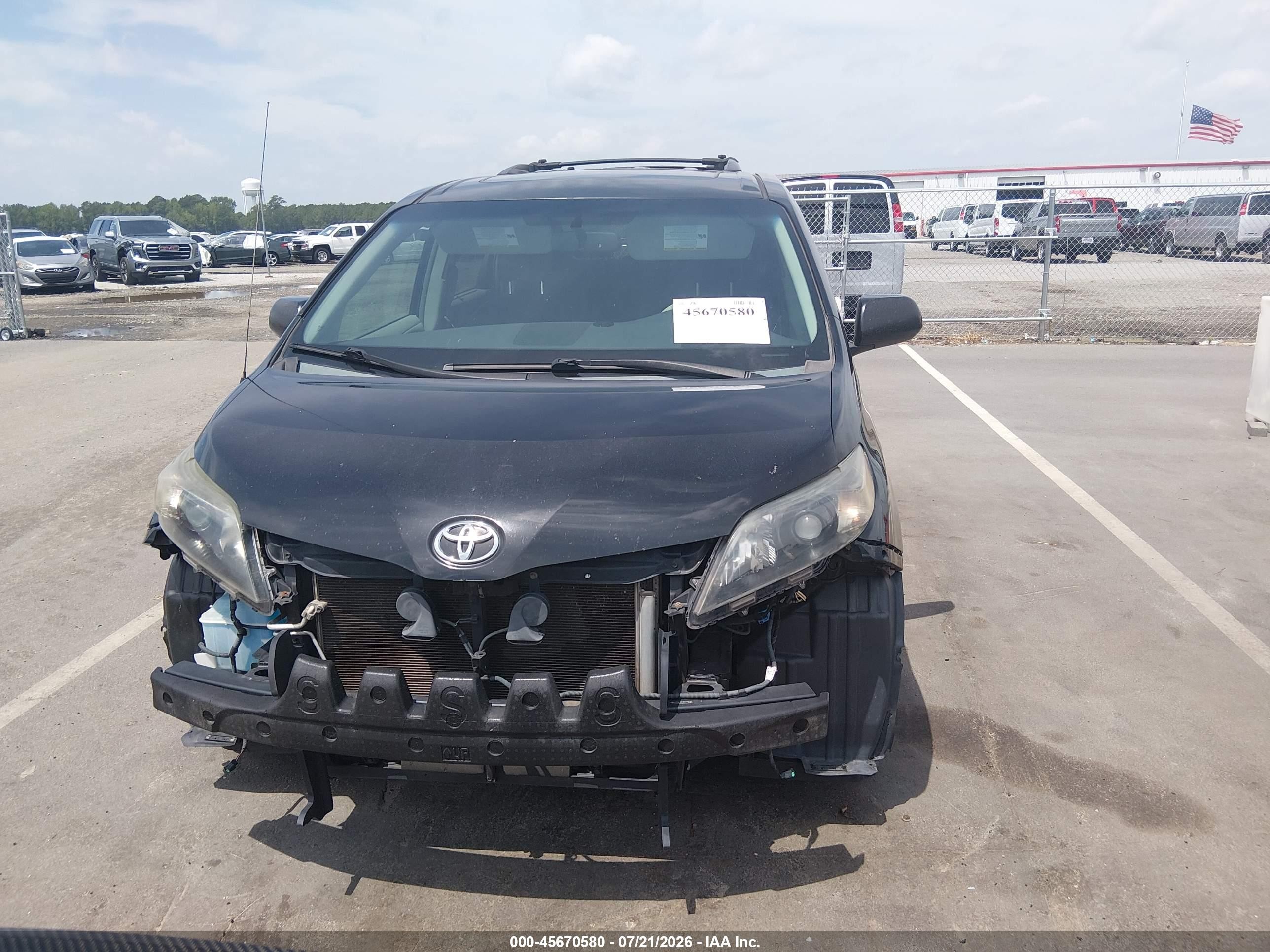2013 Toyota Sienna Se 8 Passenger Black vin: 5TDXK3DC8DS348520