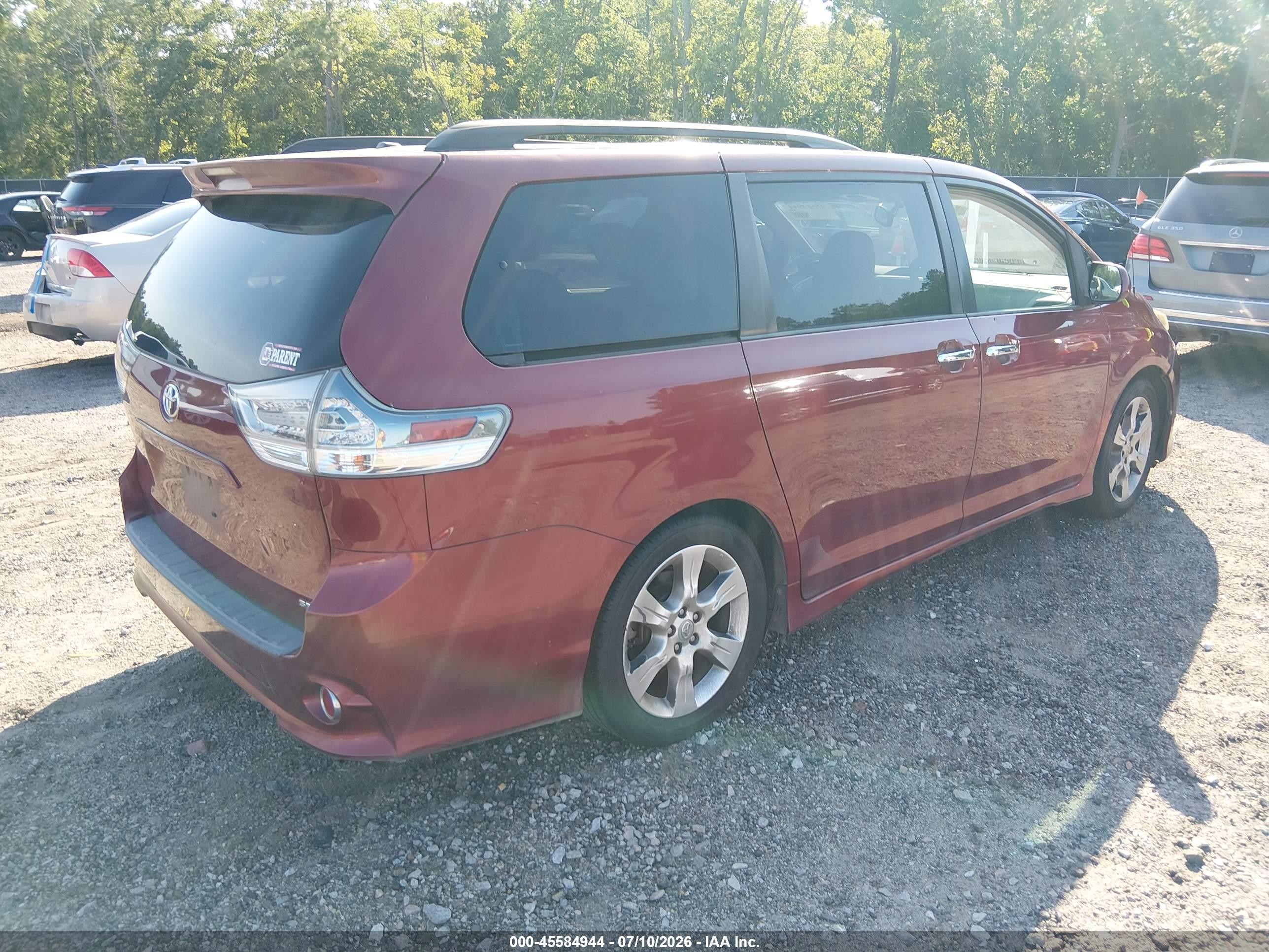 2013 Toyota Sienna Se 8 Passenger Red vin: 5TDXK3DC8DS401104